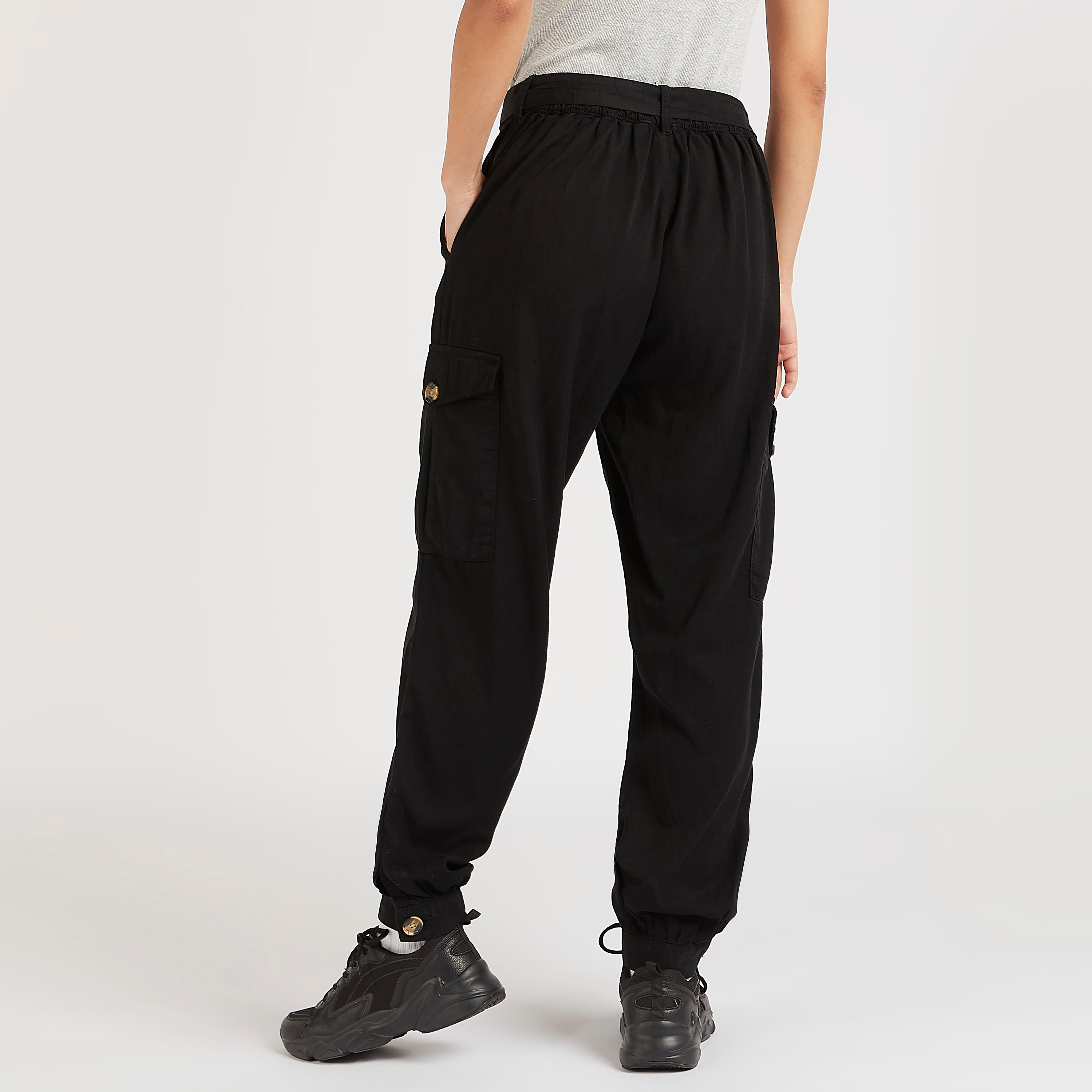 بنطلون كارجو سادة بخصر متوسّط الارتفاع وجيوب-women-clothing-bottoms-joggers-image-5