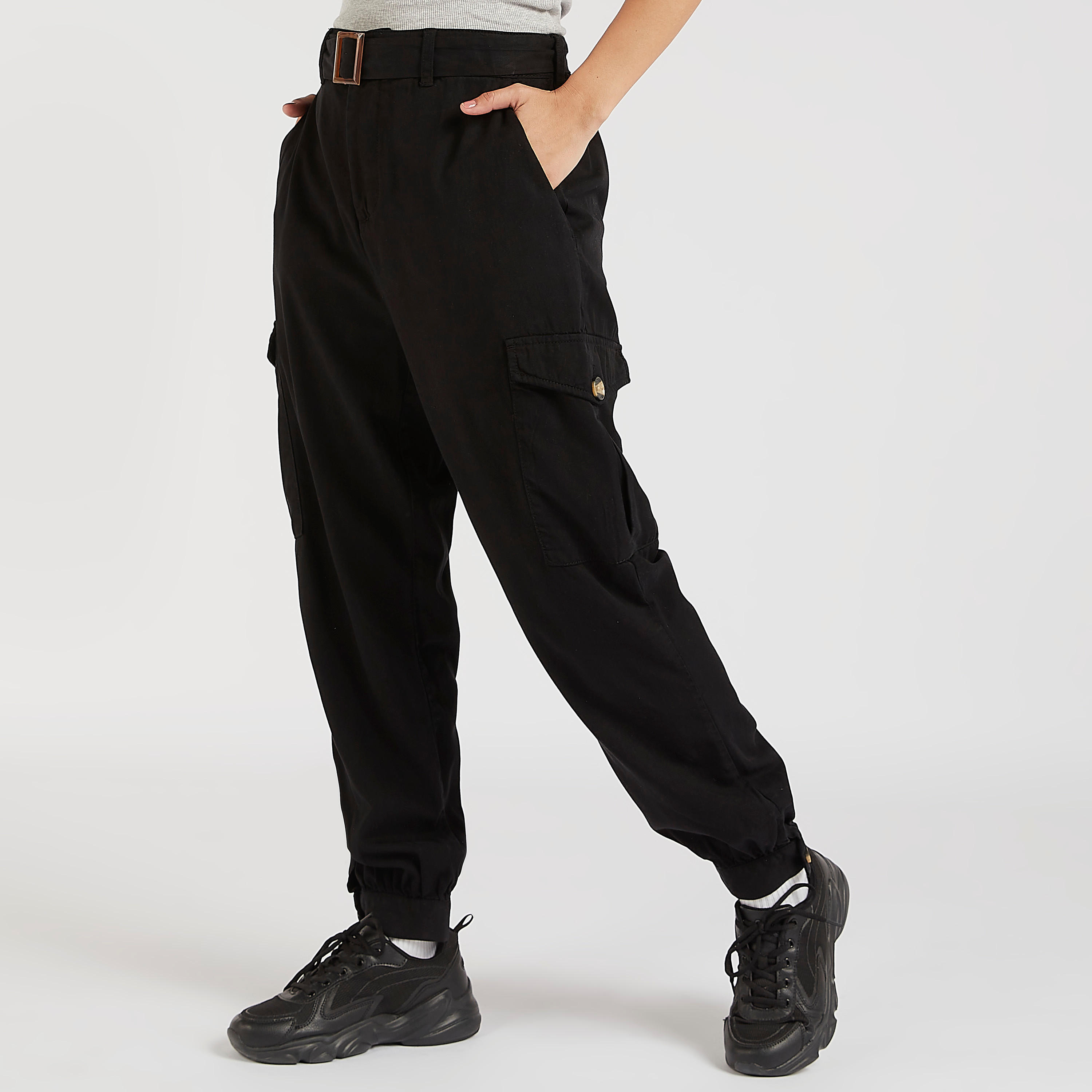 بنطلون كارجو سادة بخصر متوسّط الارتفاع وجيوب-women-clothing-bottoms-joggers-image-4