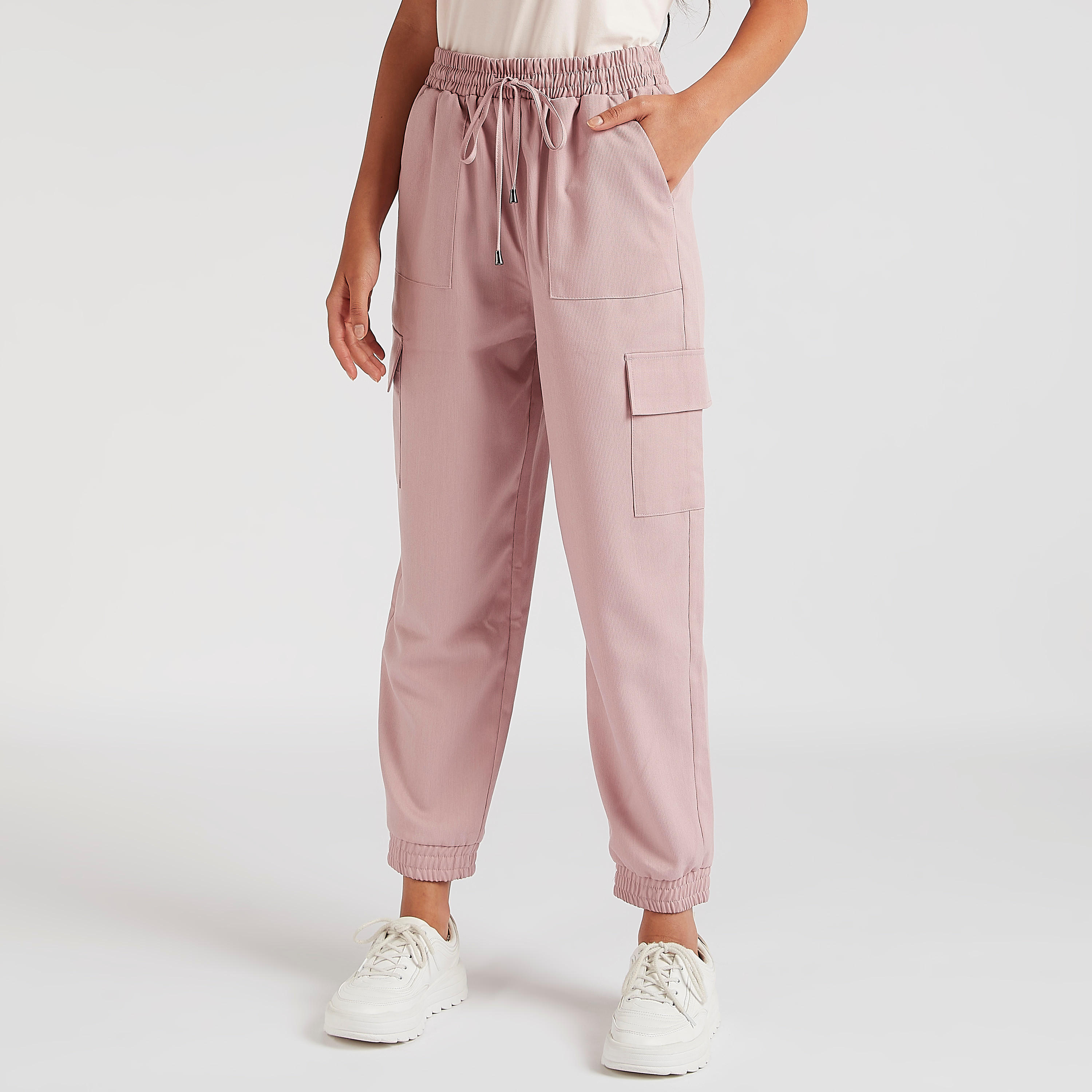 بنطلون رياضي كارجو بارز الملمس بخصر متوسط الارتفاع مع رباط إغلاق وجيوب-women-clothing-bottoms-joggers-image-5