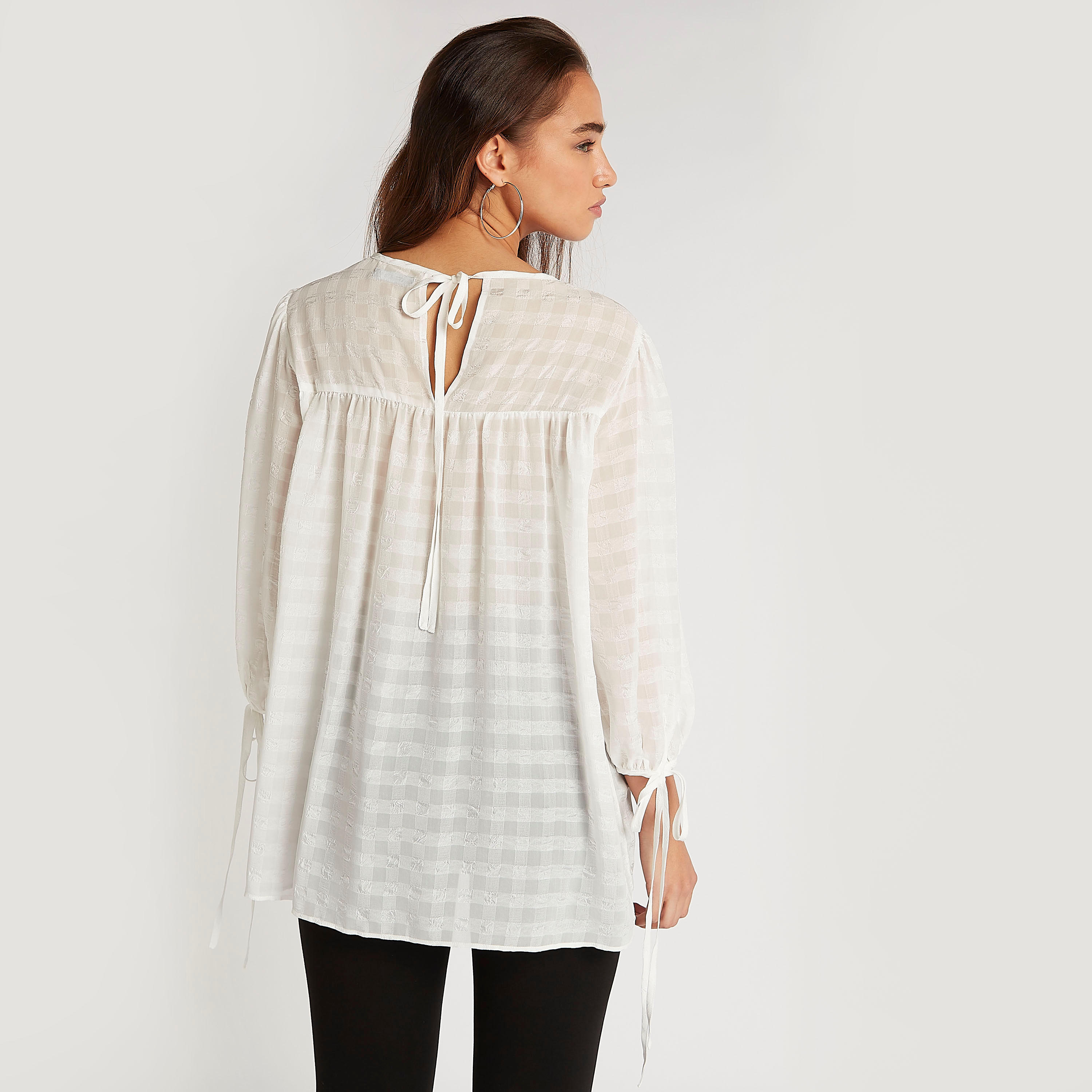 بلوزة كاروهات بياقة ضيّقة وأربطة خلفية وأكمام منفوحة-women-clothing-shirtsandblouses-blouses-image-3