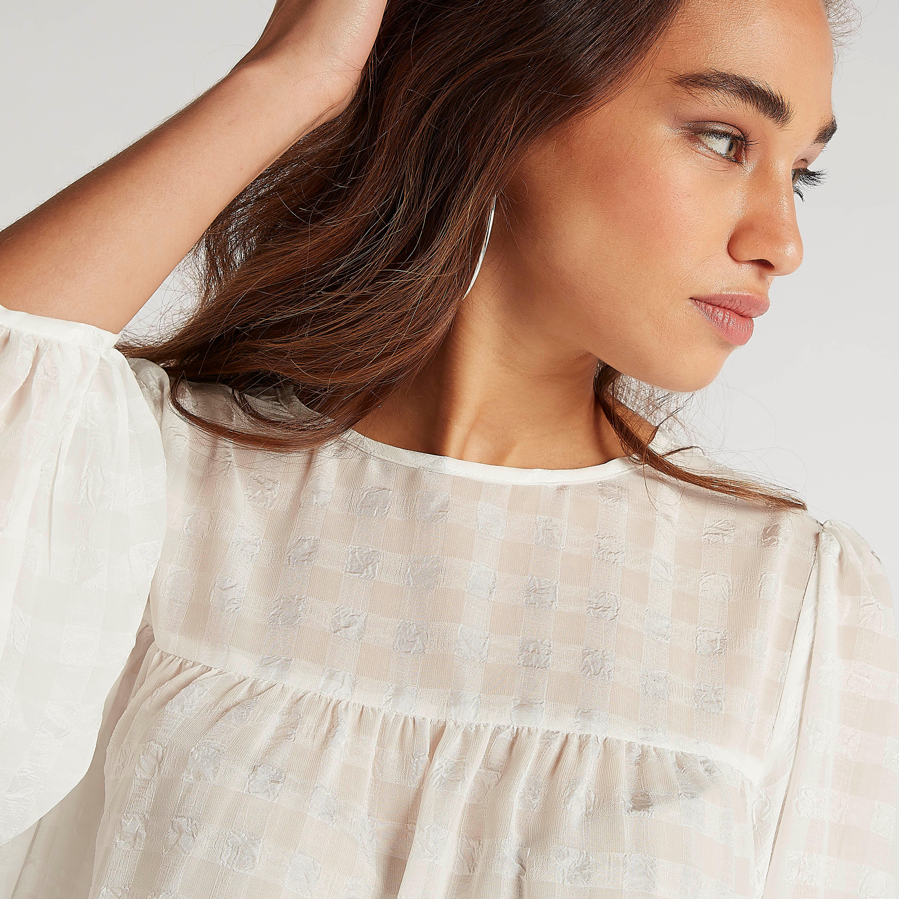 بلوزة كاروهات بياقة ضيّقة وأربطة خلفية وأكمام منفوحة-women-clothing-shirtsandblouses-blouses-image-1