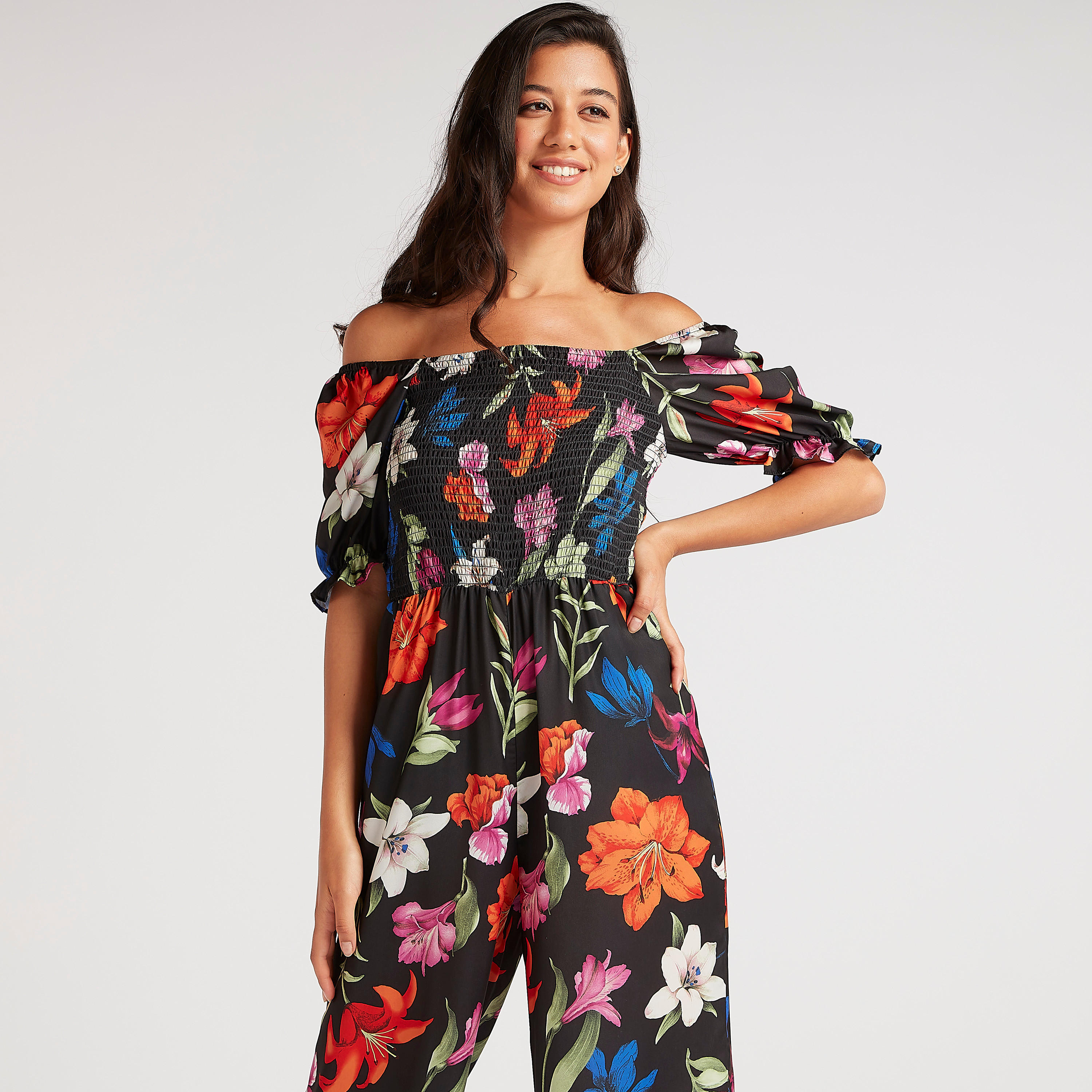 أفرول بأكتاف مكشوفة بطبعات زهور وأكمام قصيرة-women-clothing-jumpsuits-image-3