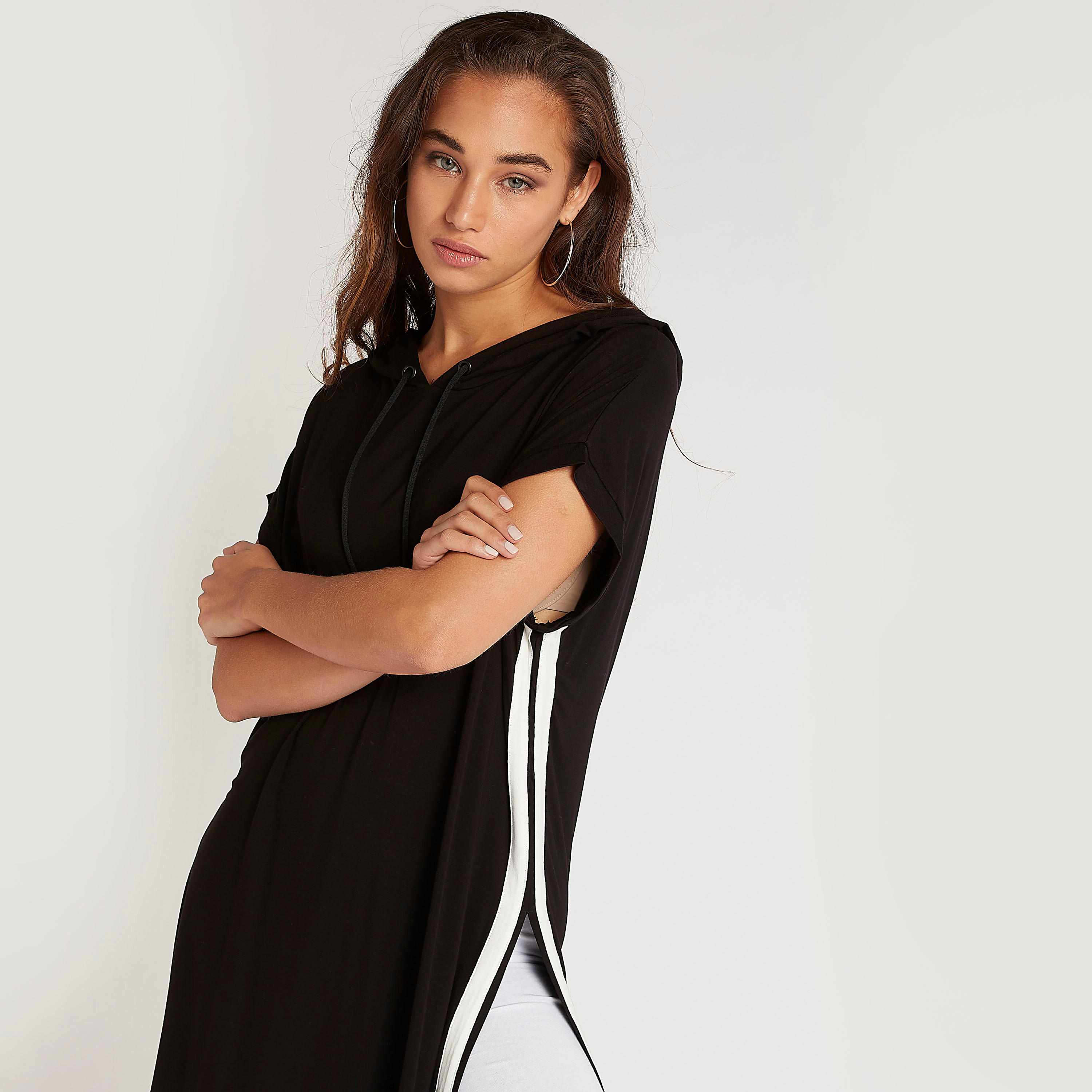 فستان تيشيرت سادة بأكمام قصيرة وفتحات جانبيّة-women-clothing-dresses-image-3