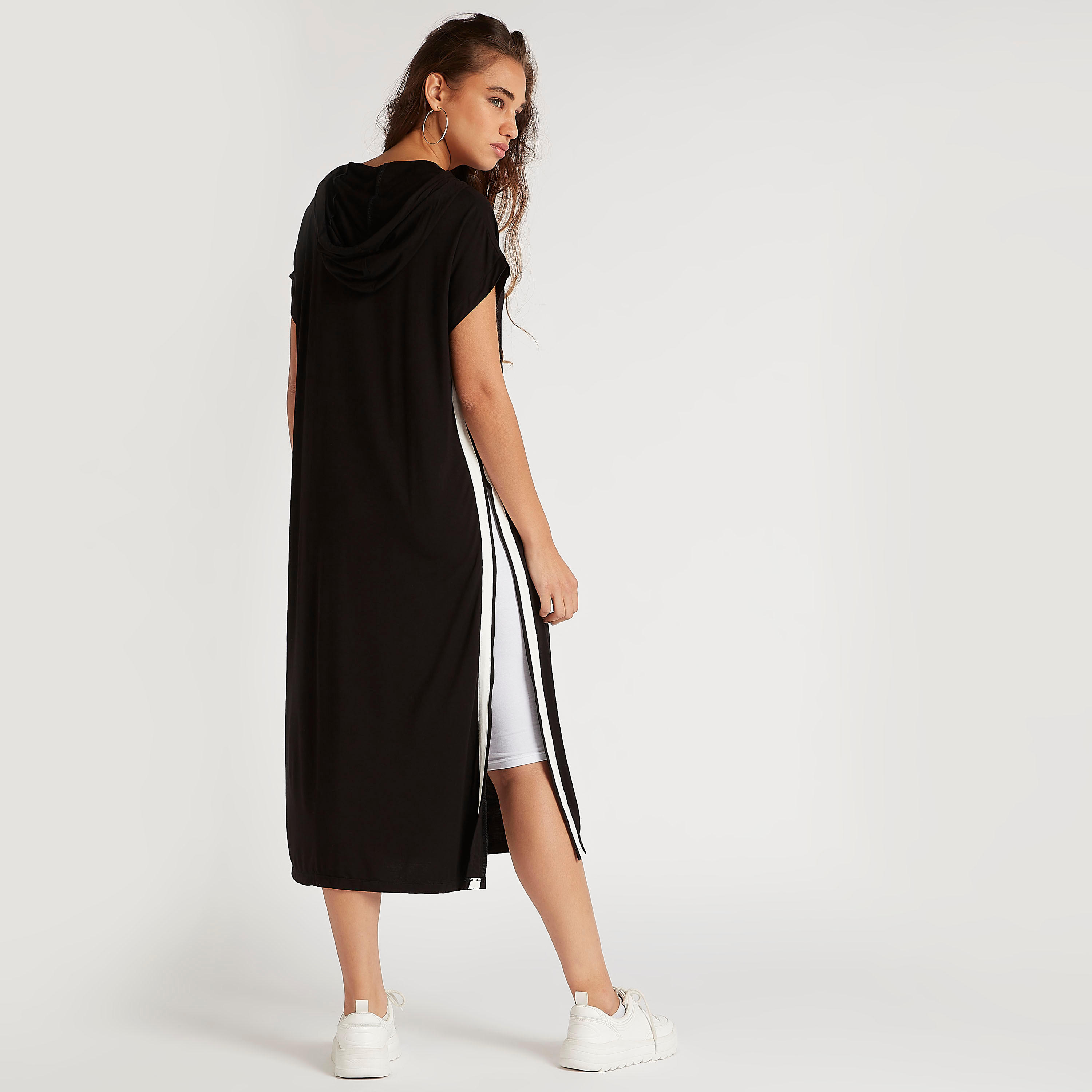 فستان تيشيرت سادة بأكمام قصيرة وفتحات جانبيّة-women-clothing-dresses-image-4