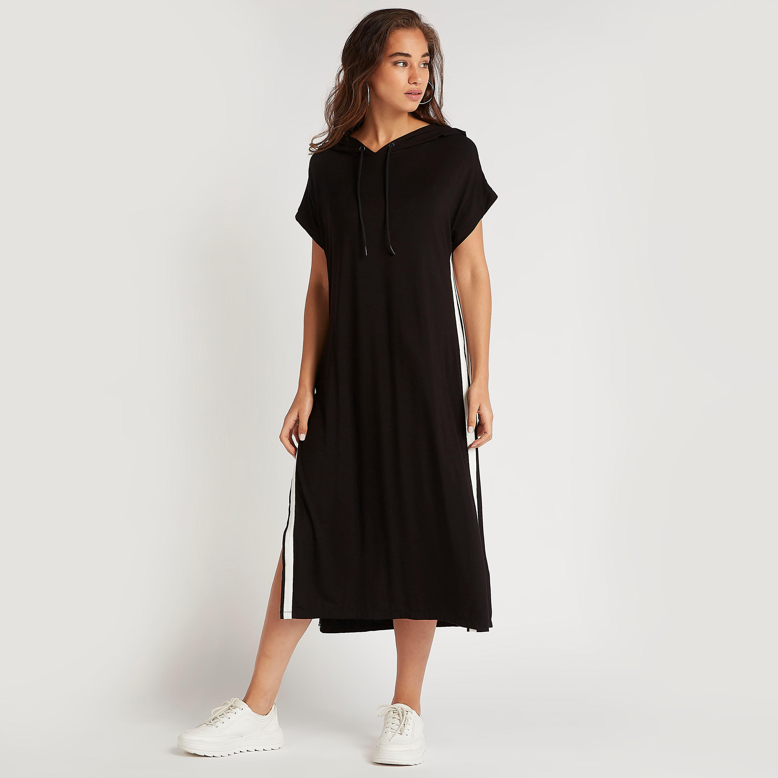 فستان تيشيرت سادة بأكمام قصيرة وفتحات جانبيّة-women-clothing-dresses-image-5