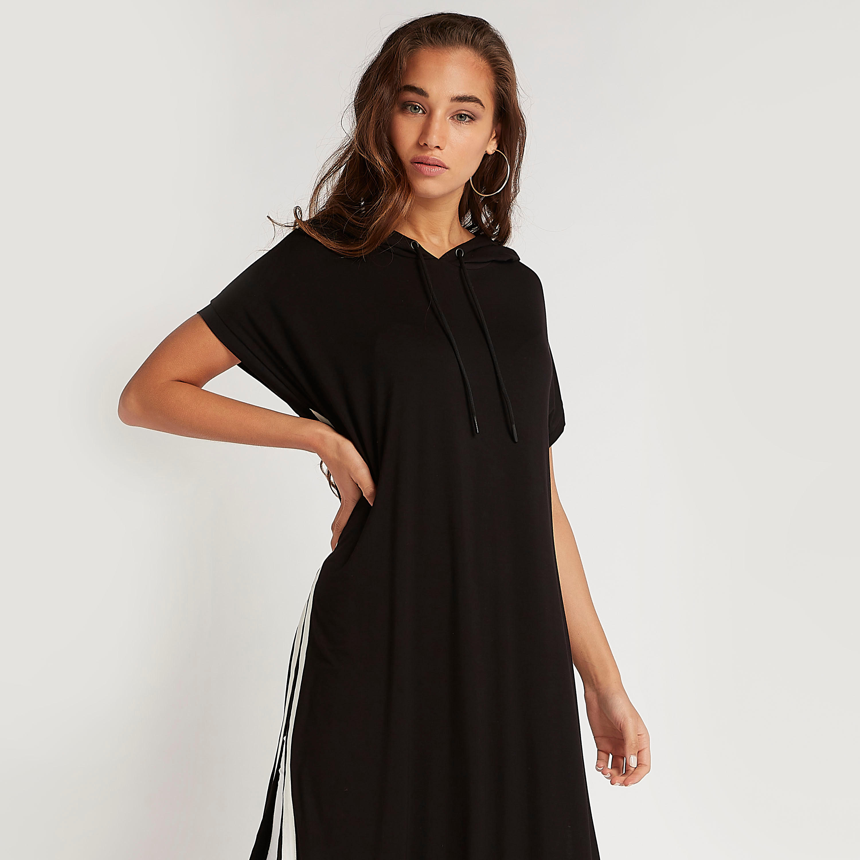 فستان تيشيرت سادة بأكمام قصيرة وفتحات جانبيّة-women-clothing-dresses-image-6