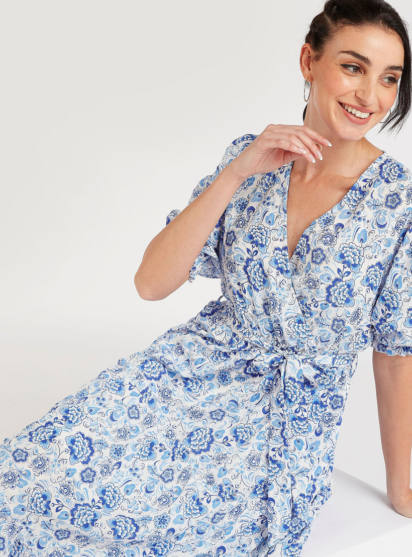 فستان ملفوف ميدي بطبعات أزهار وأكمام قصيرة منفوخة-women-clothing-dresses-image-1