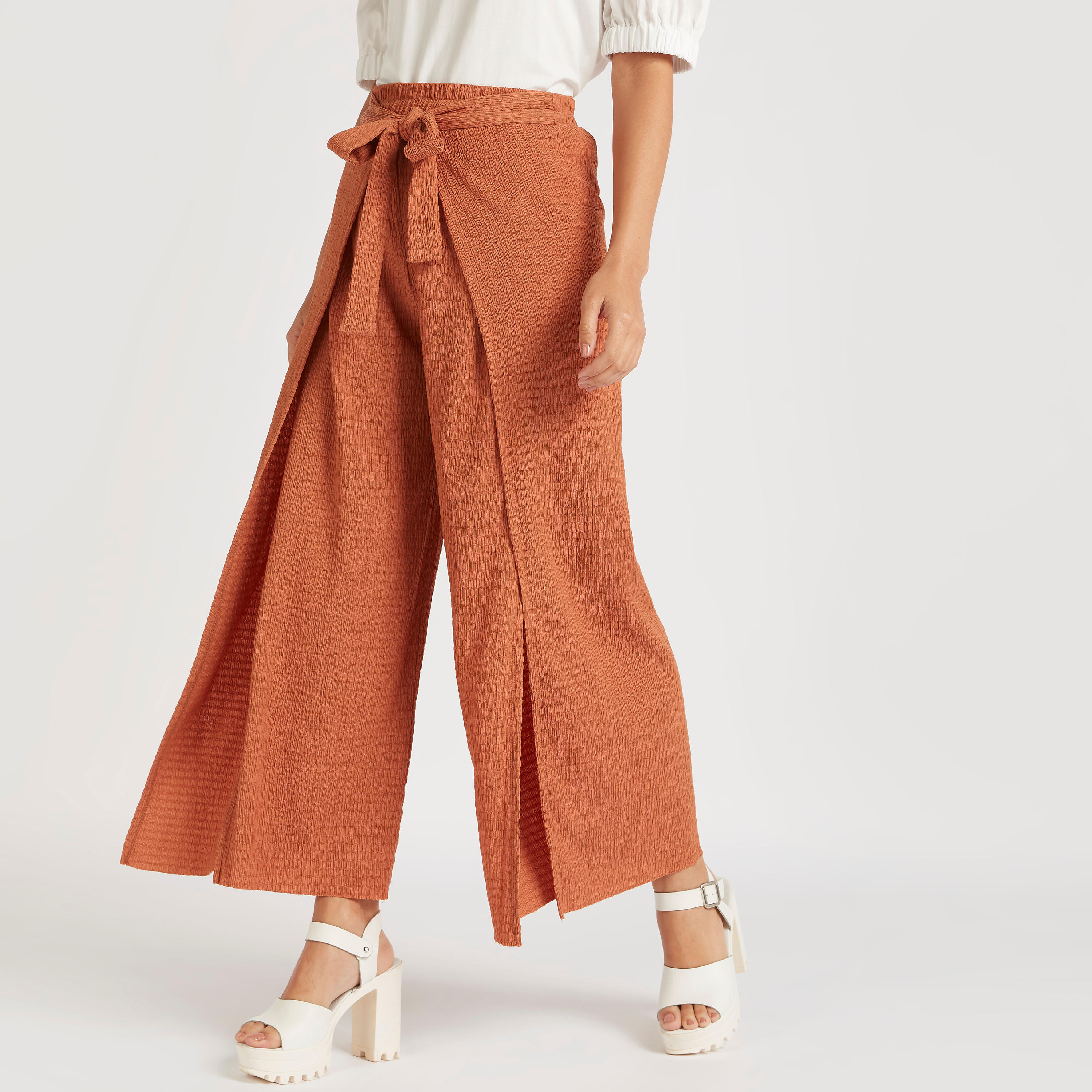 بنطلون بالازو بارز الملمس بتصميم ملفوف بخصر متوسط الارتفاع وأربطة-women-clothing-bottoms-trousers-image-1