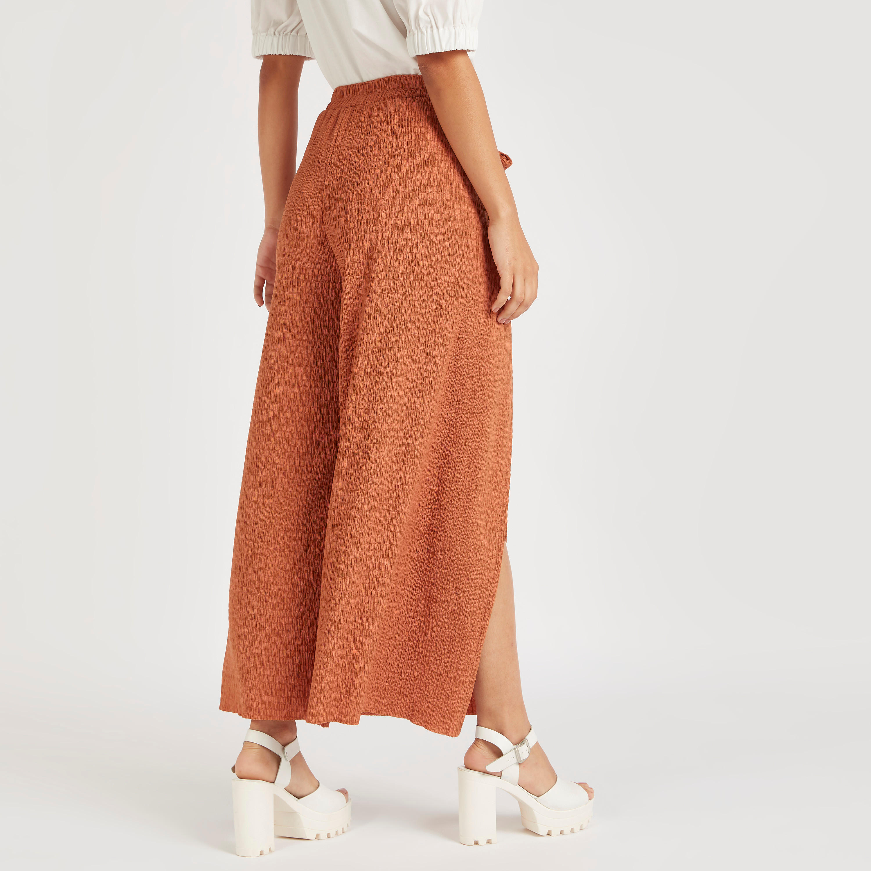 بنطلون بالازو بارز الملمس بتصميم ملفوف بخصر متوسط الارتفاع وأربطة-women-clothing-bottoms-trousers-image-4