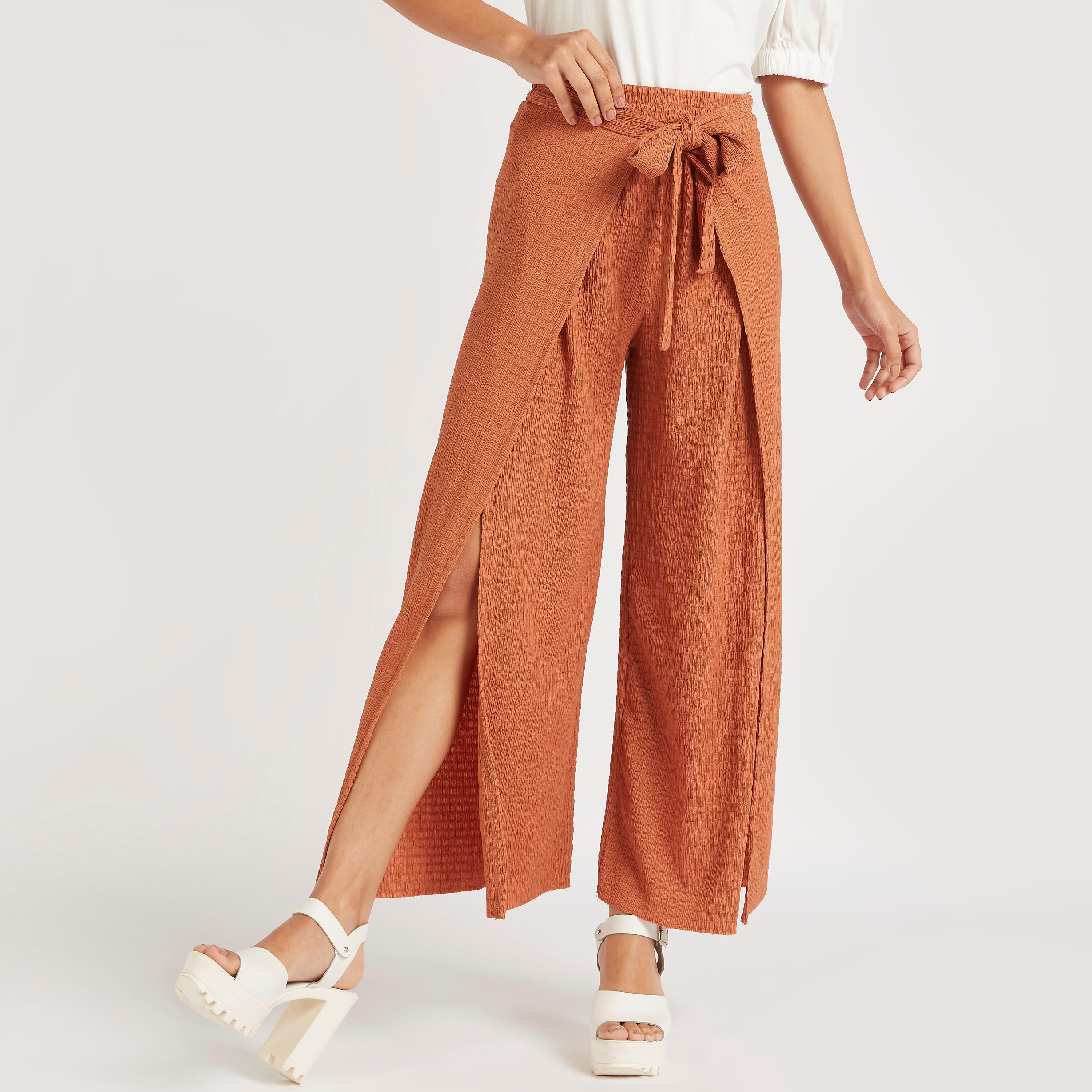بنطلون بالازو بارز الملمس بتصميم ملفوف بخصر متوسط الارتفاع وأربطة-women-clothing-bottoms-trousers-image-5