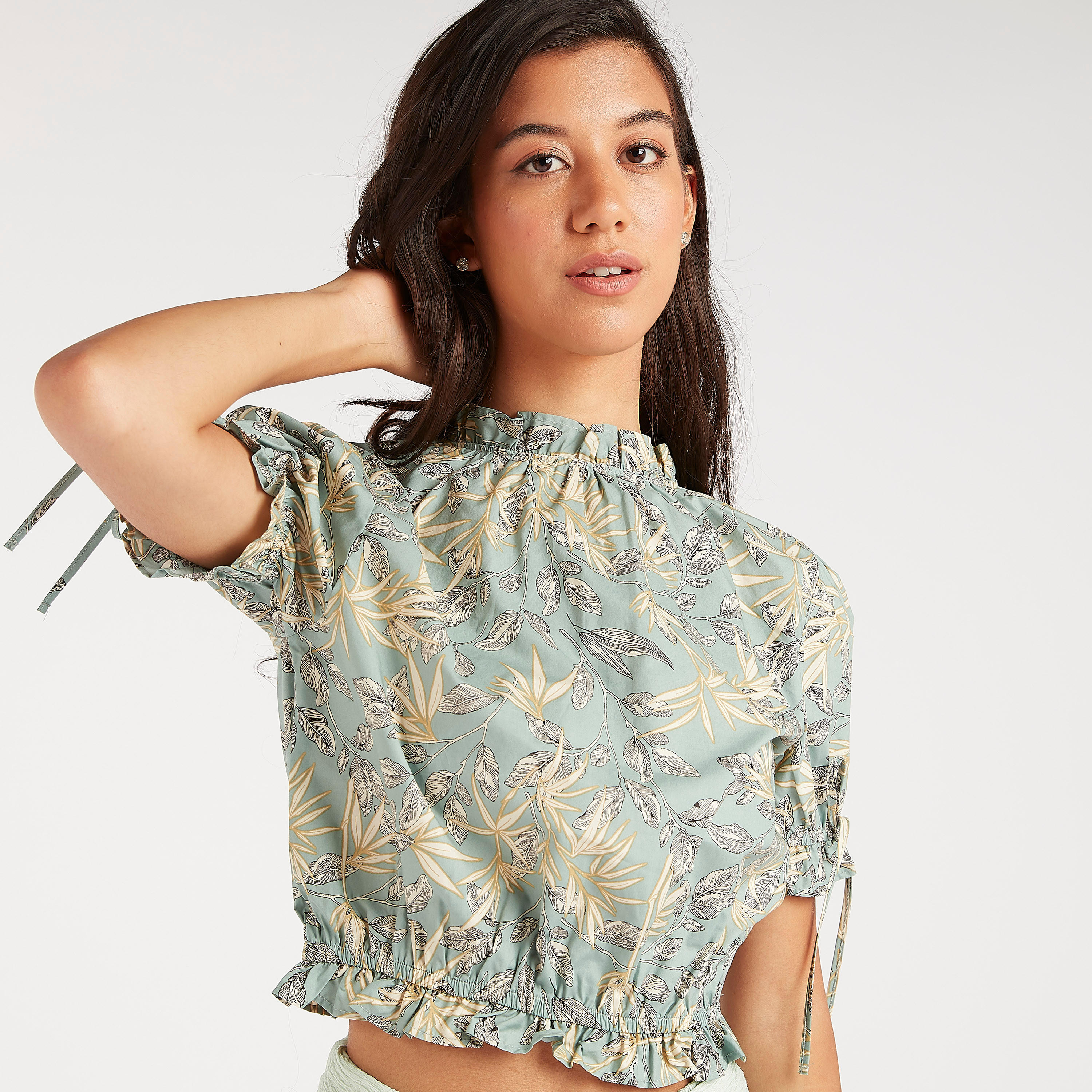 بلوزة قصيرة بياقة عالية وأكمام قصيرة وطبعات-women-clothing-shirtsandblouses-blouses-image-1