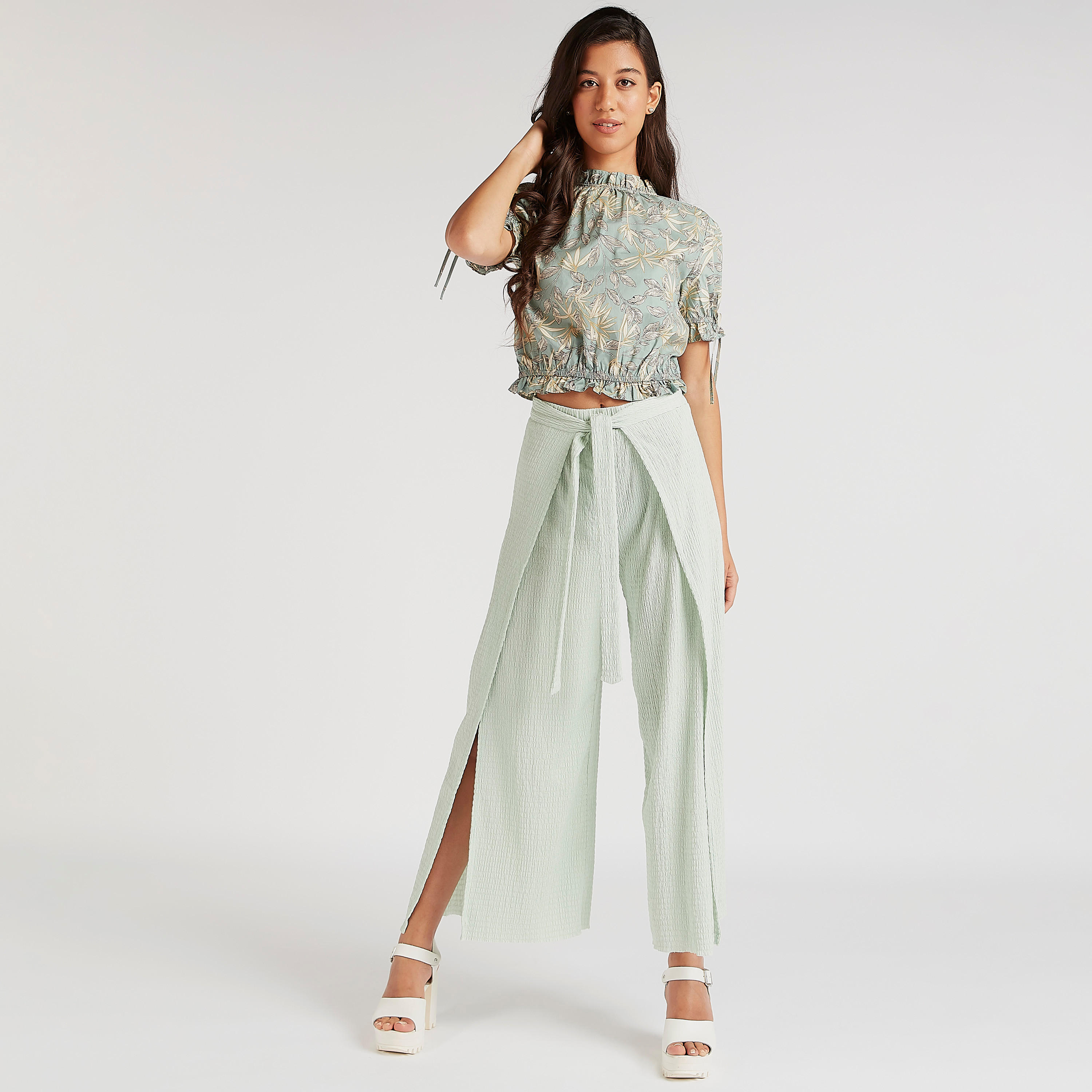 بلوزة قصيرة بياقة عالية وأكمام قصيرة وطبعات-women-clothing-shirtsandblouses-blouses-image-2