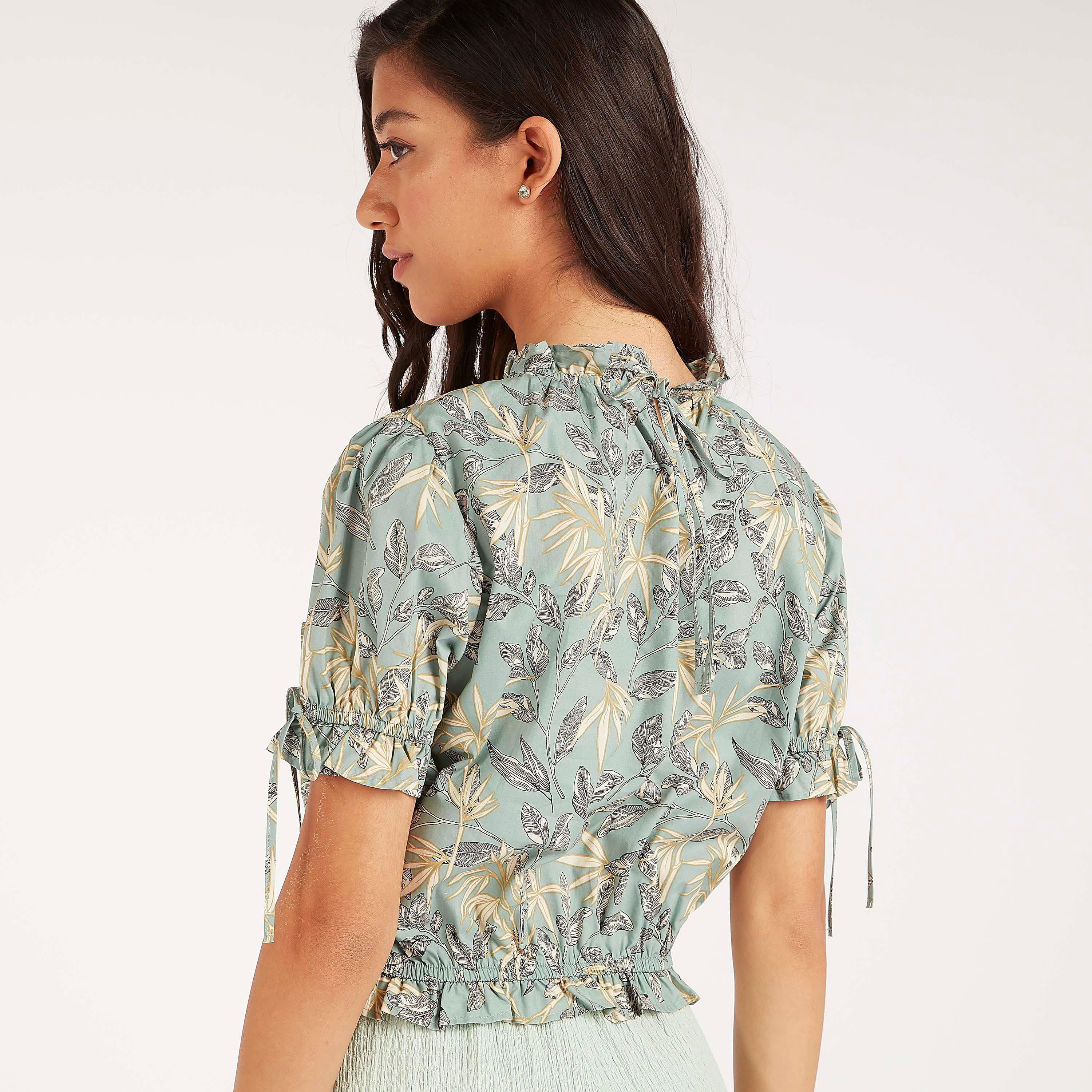 بلوزة قصيرة بياقة عالية وأكمام قصيرة وطبعات-women-clothing-shirtsandblouses-blouses-image-4