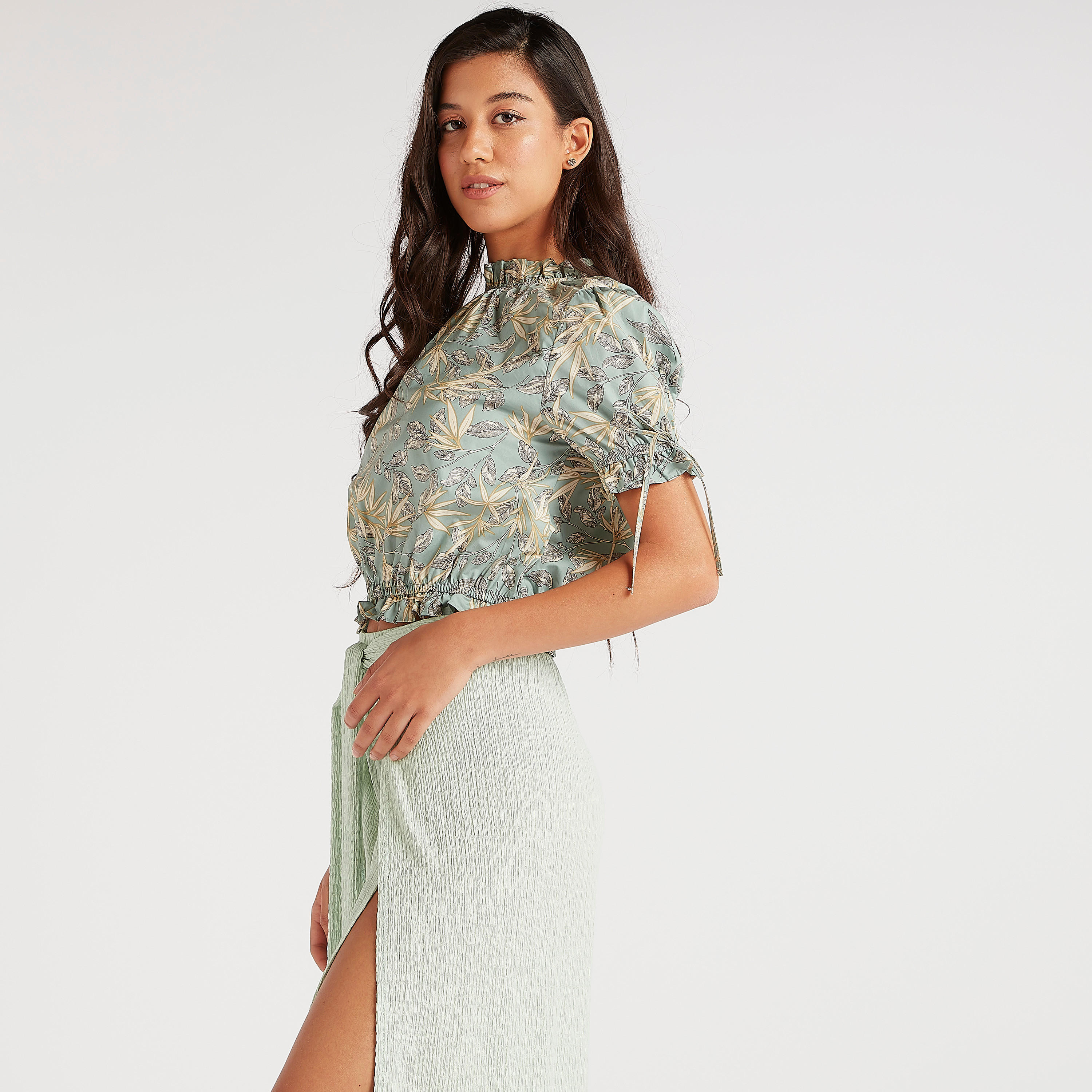 بلوزة قصيرة بياقة عالية وأكمام قصيرة وطبعات-women-clothing-shirtsandblouses-blouses-image-6