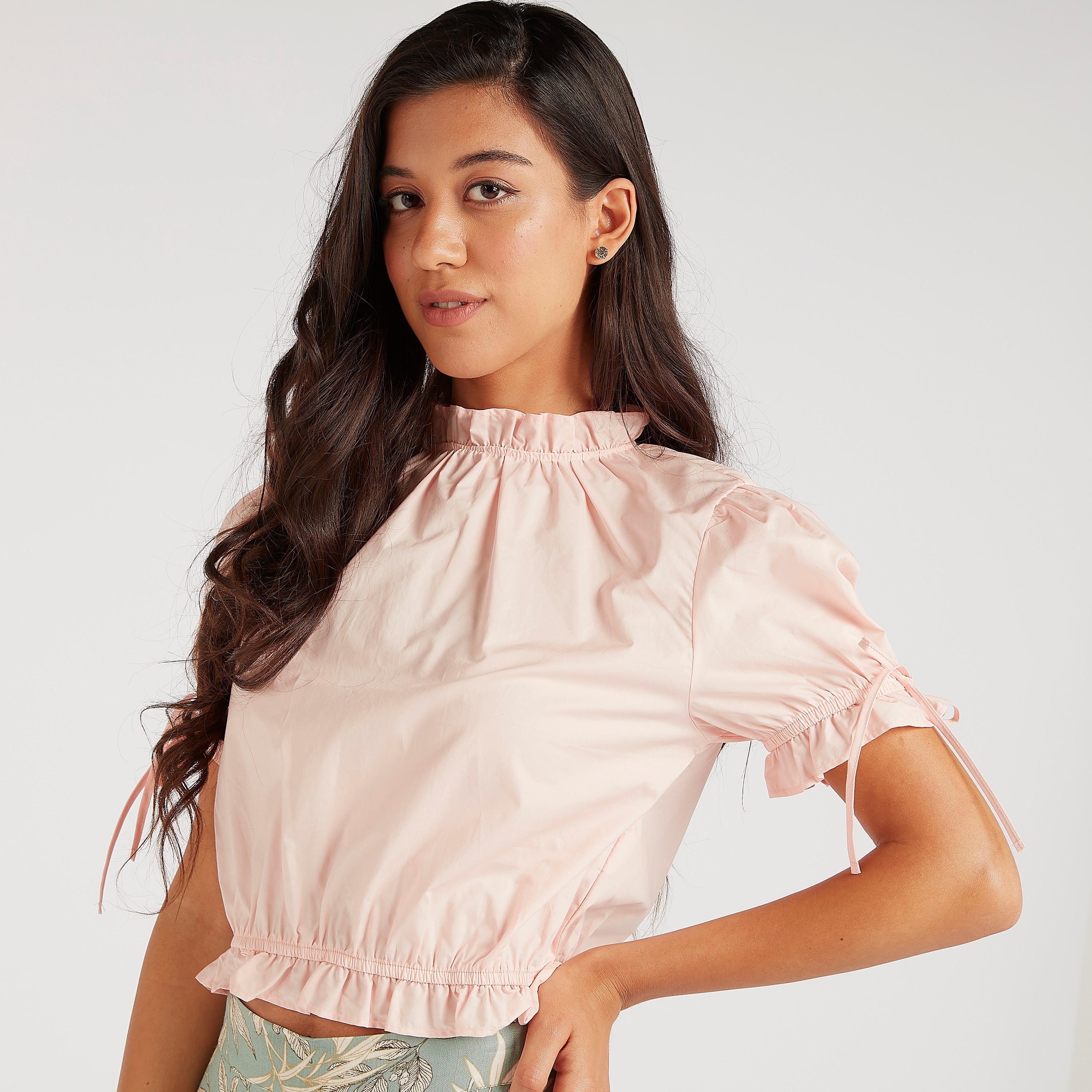بلوزة سادة بياقة عالية وأكمام قصيرة وأربطة-women-clothing-shirtsandblouses-blouses-image-2