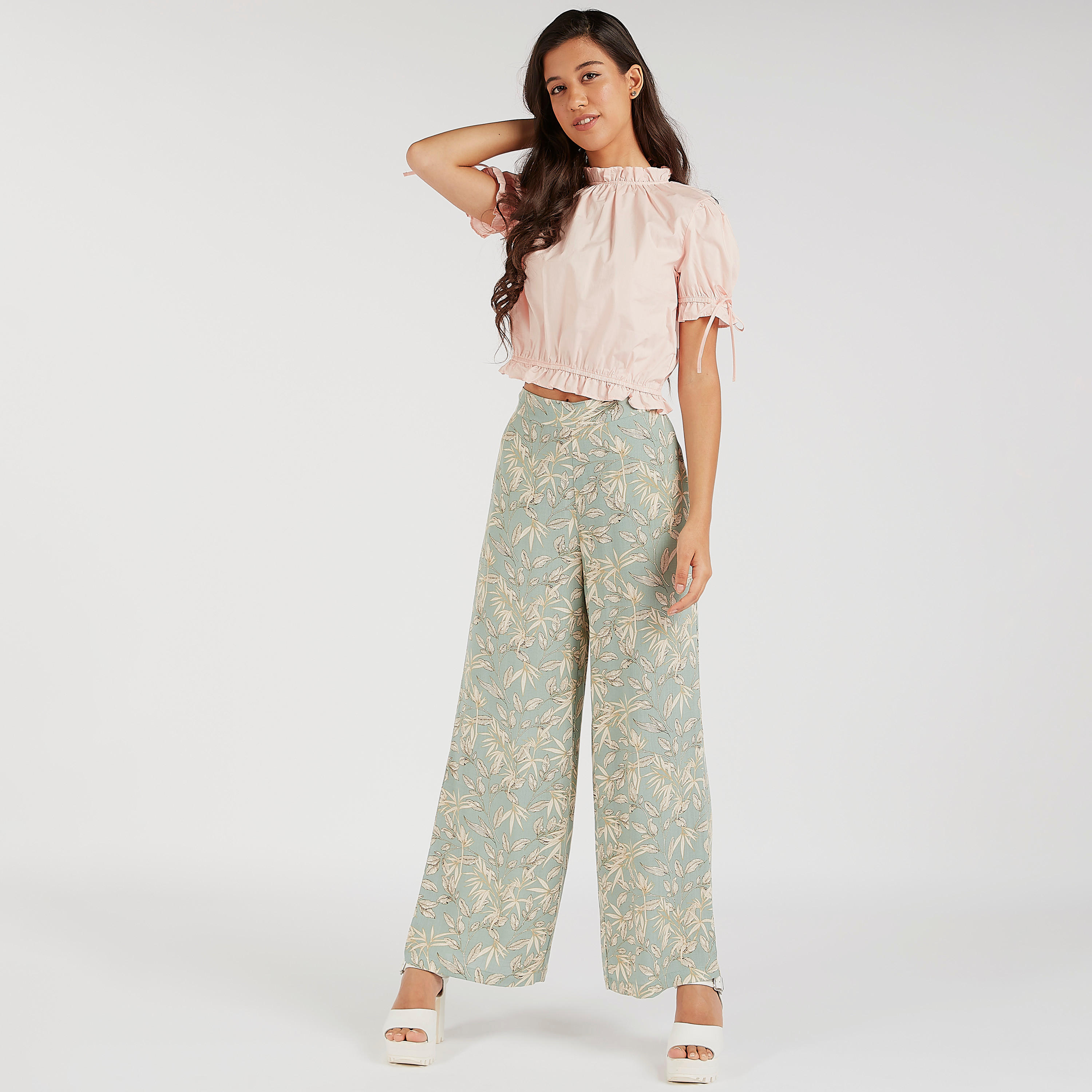 بلوزة سادة بياقة عالية وأكمام قصيرة وأربطة-women-clothing-shirtsandblouses-blouses-image-3