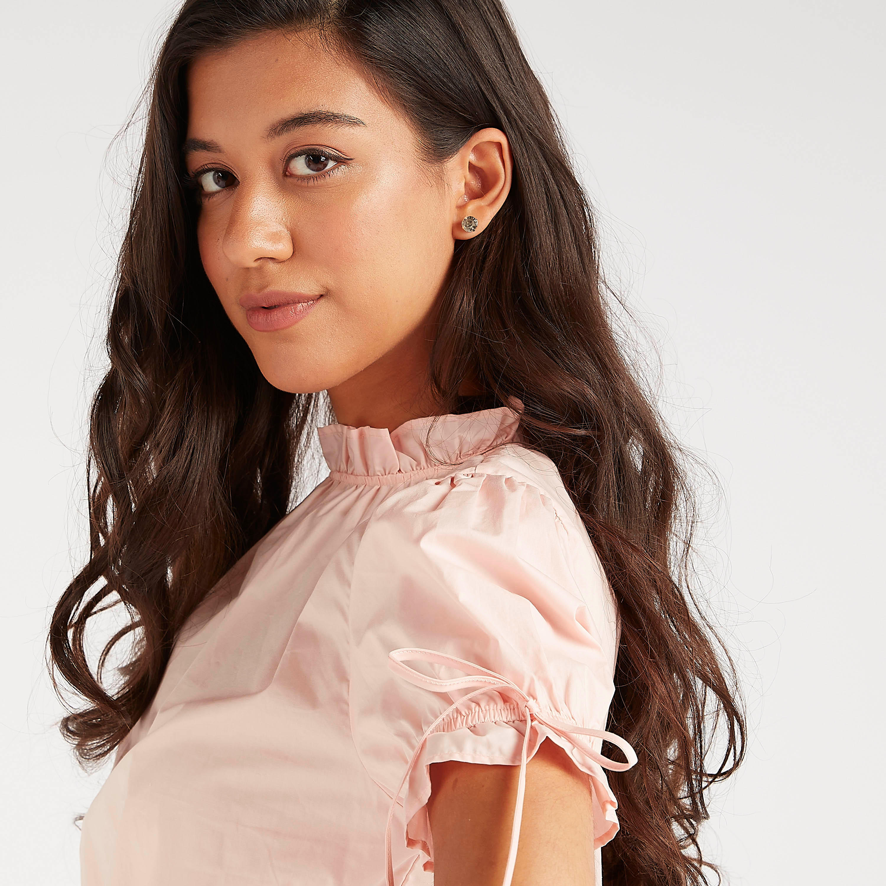 بلوزة سادة بياقة عالية وأكمام قصيرة وأربطة-women-clothing-shirtsandblouses-blouses-image-4