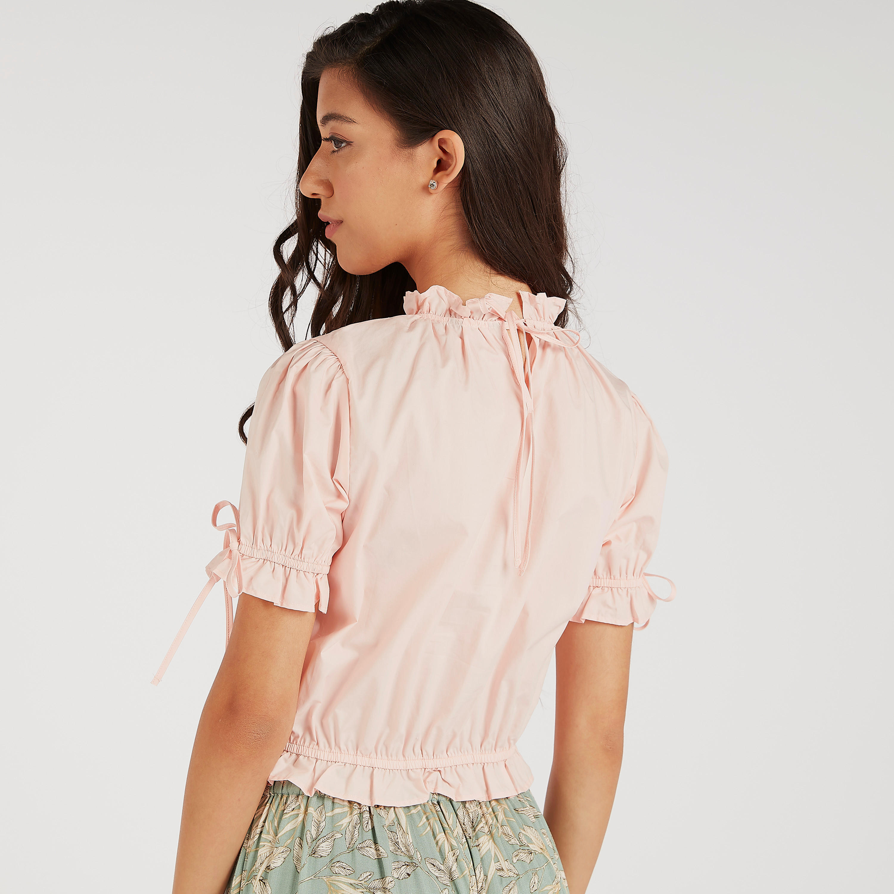 بلوزة سادة بياقة عالية وأكمام قصيرة وأربطة-women-clothing-shirtsandblouses-blouses-image-5