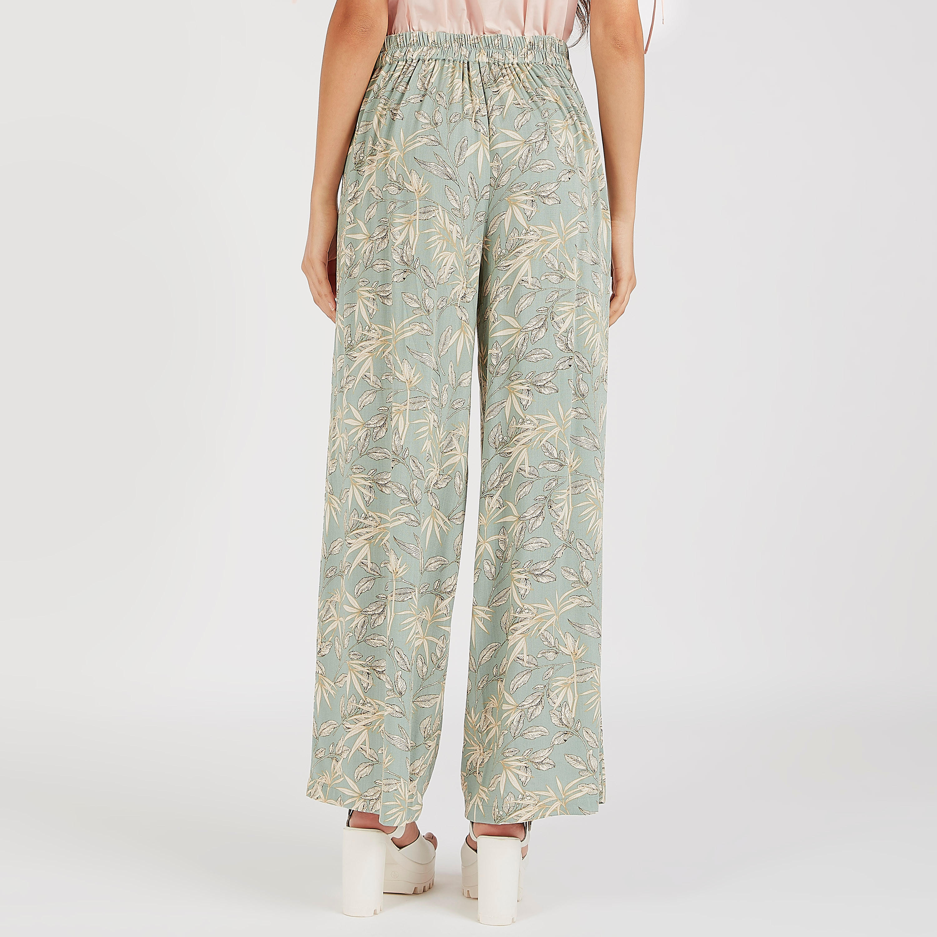 بنطلون بالازو بخصر متوسط الارتفاع وطبعات استوائية وجيوب-women-clothing-bottoms-trousers-image-1