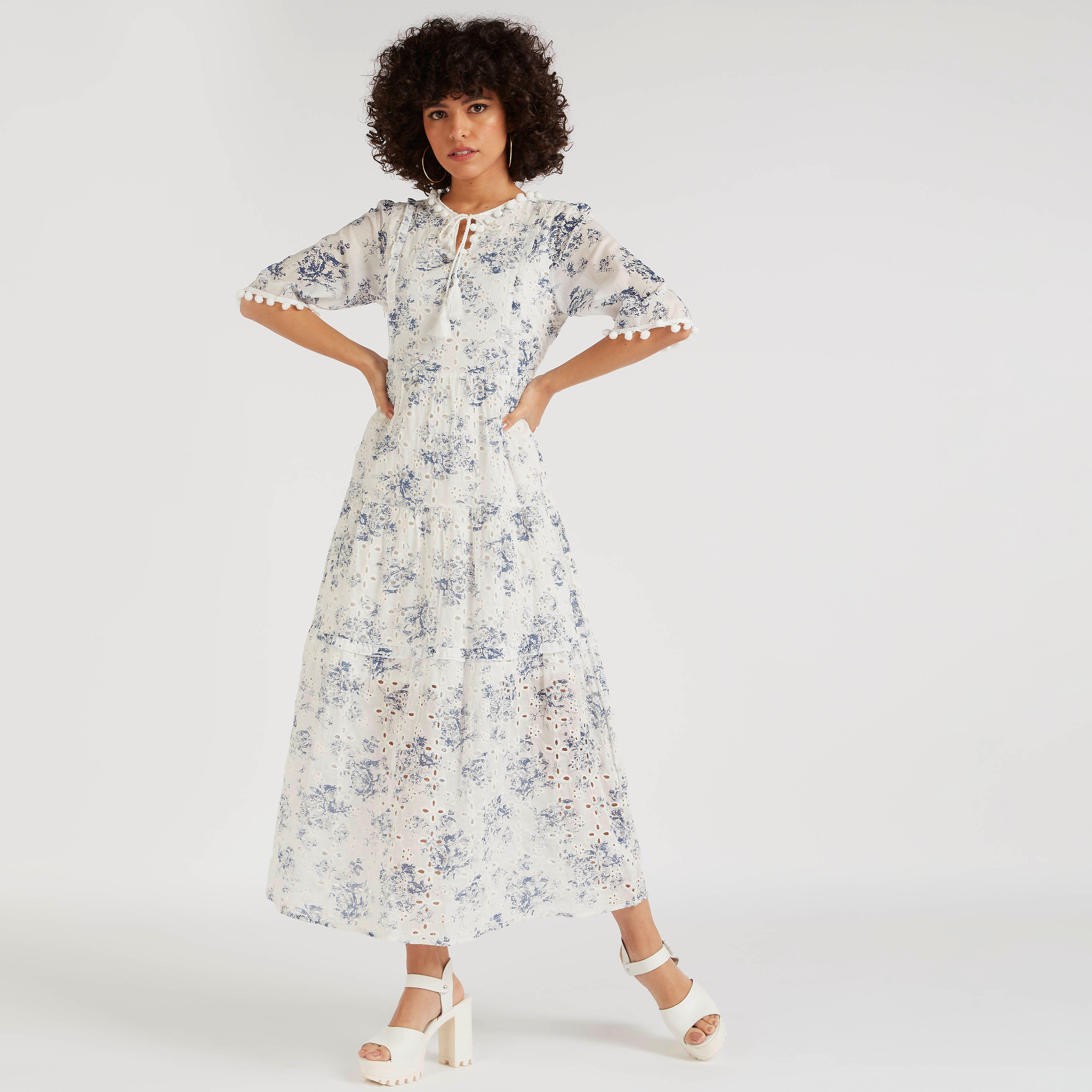 فستان إيه لاين طويل مطرّز بكشكشة وتفاصيل دانتيل بوم بوم من آيكونيك-women-clothing-dresses-image-1