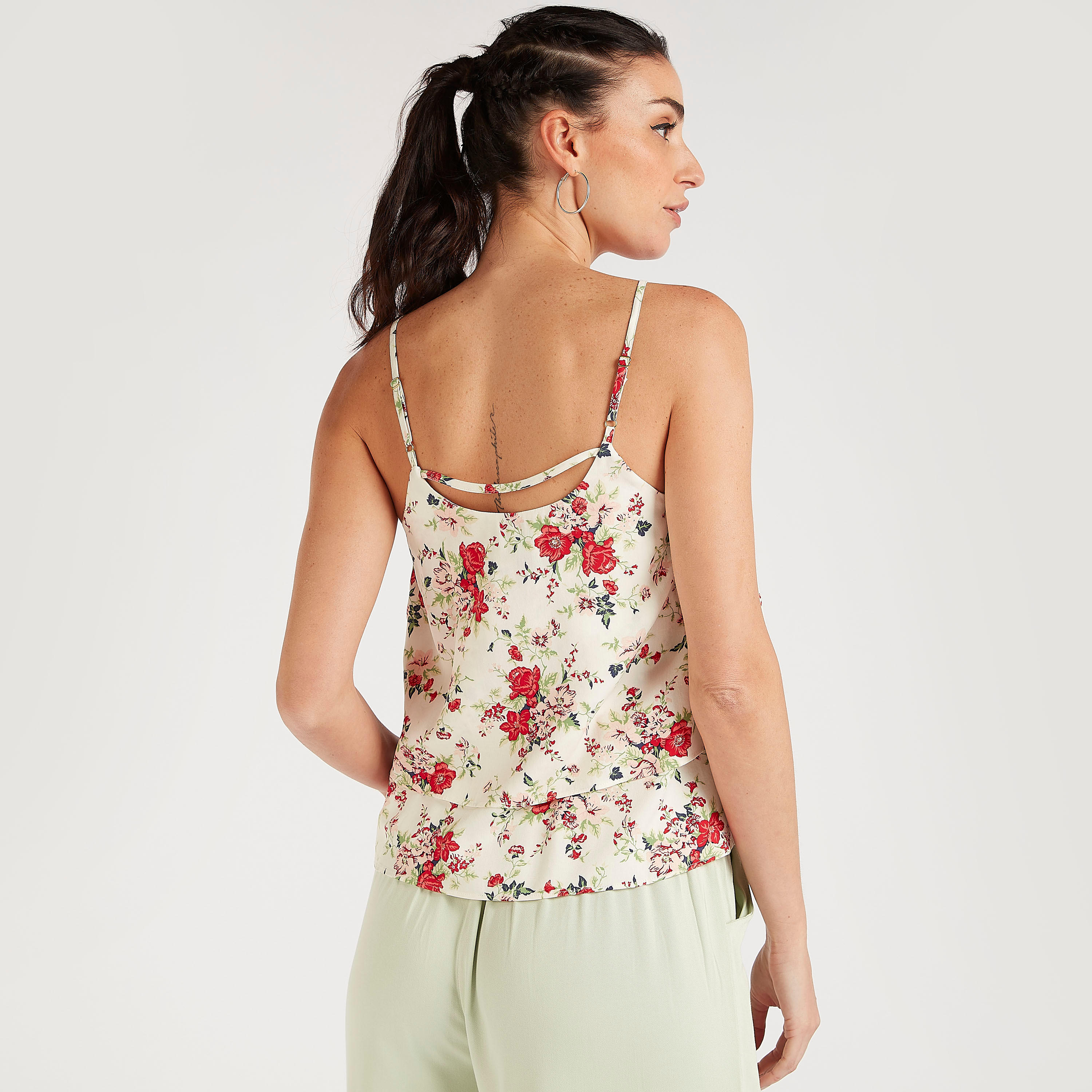 بلوزة بياقة عميقة وحمّالات رفيعة بطبعات زهرية-women-clothing-shirtsandblouses-blouses-image-4