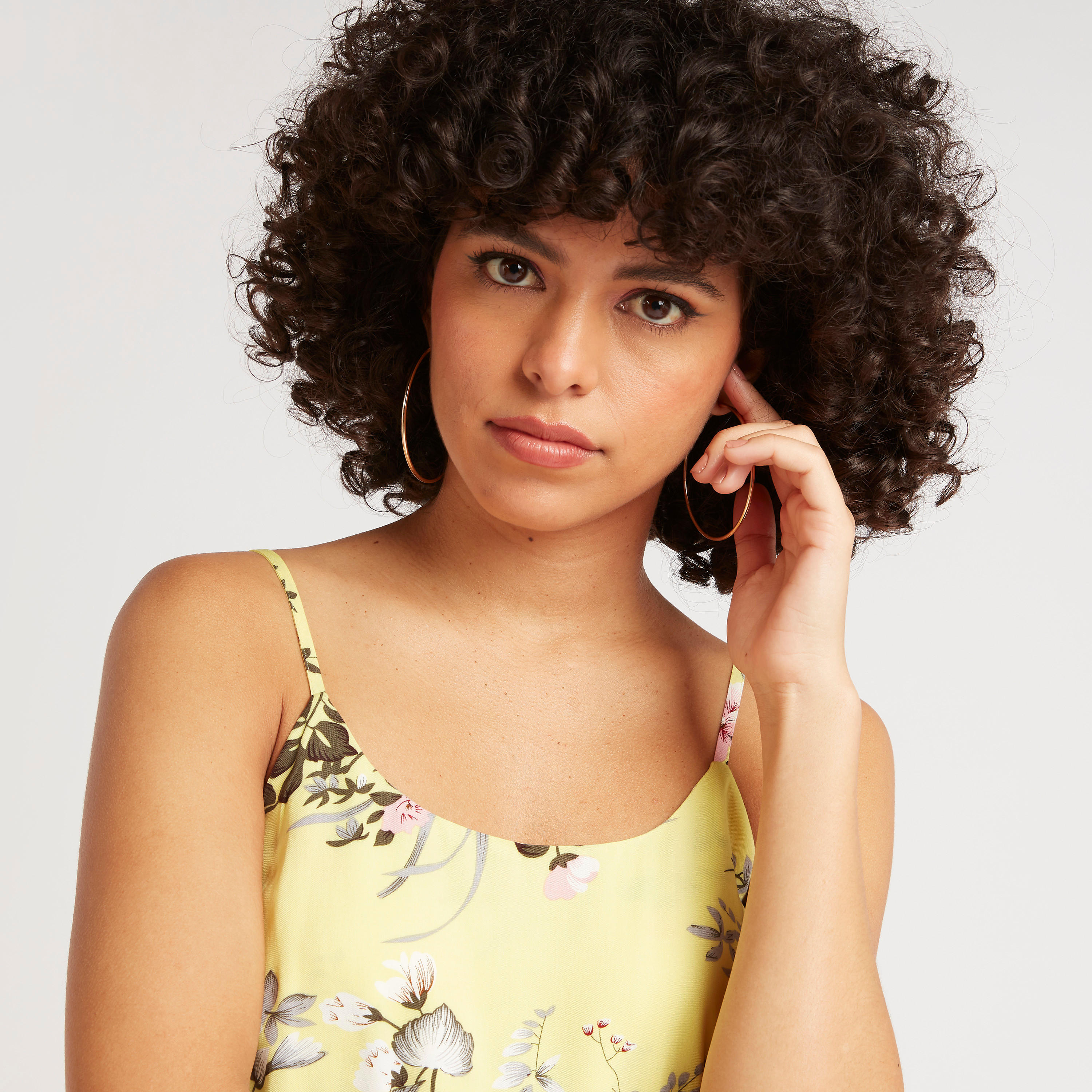 بلوزة بياقة عميقة وحمّالات رفيعة وطبعات زهرية-women-clothing-shirtsandblouses-blouses-image-4
