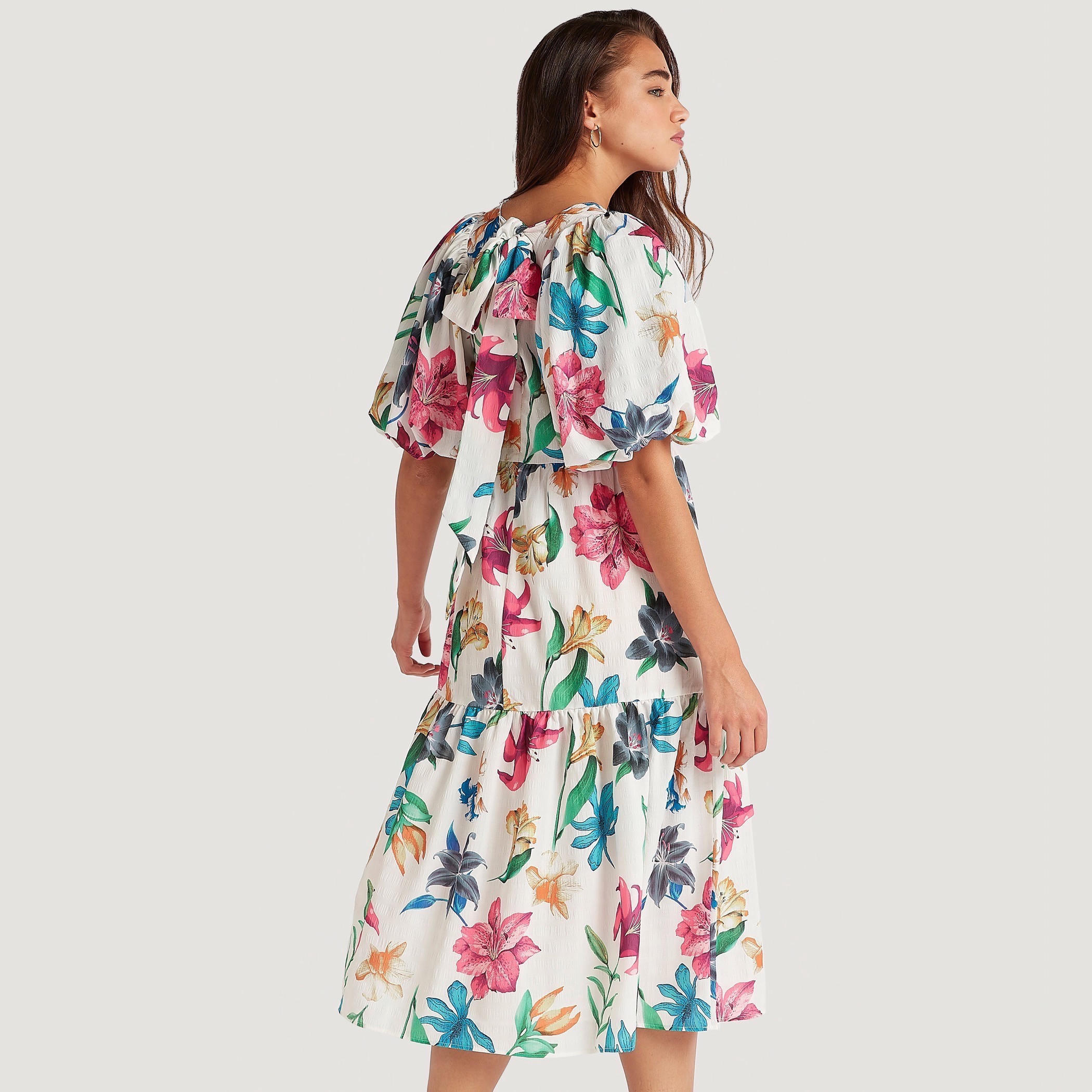 فستان ميدي إيه لاين بطبعات أزهار وأكمام قصيرة منفوخة-women-clothing-dresses-image-4