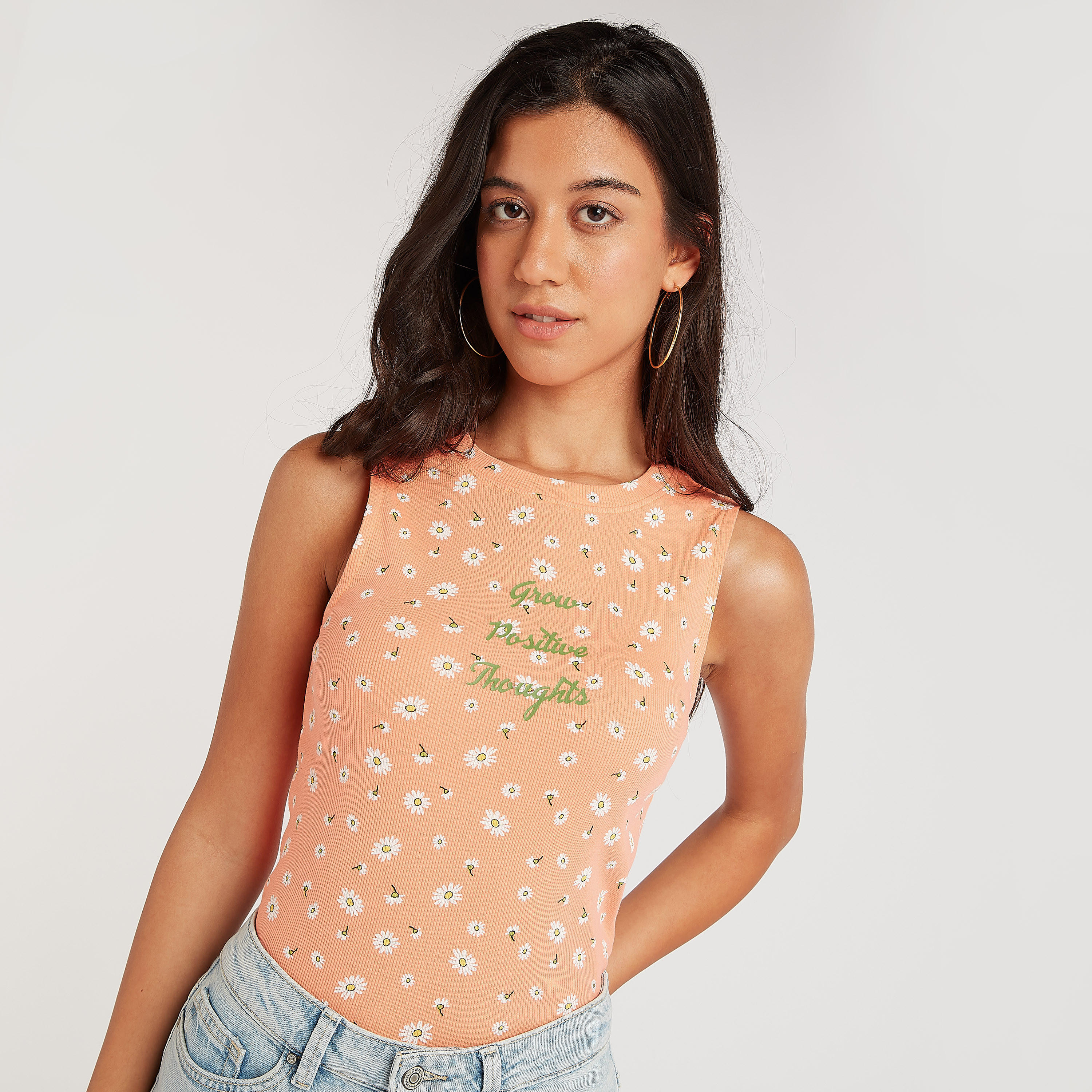 فيست بطبعات أزهار وياقة مستديرة-women-clothing-tshirts-image-2