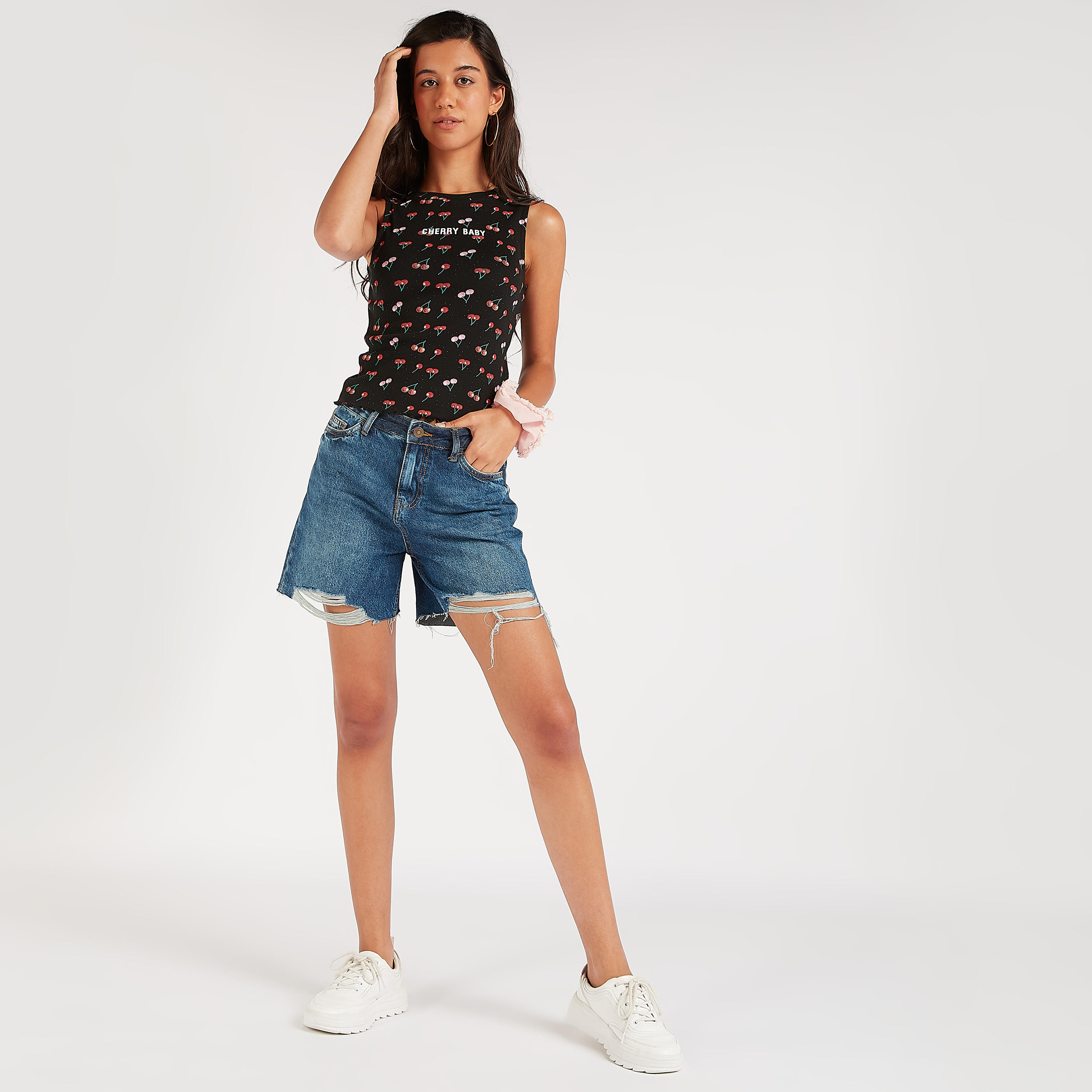 فيست بطبعات كرز وياقة ضيّقة-women-clothing-tshirts-image-2