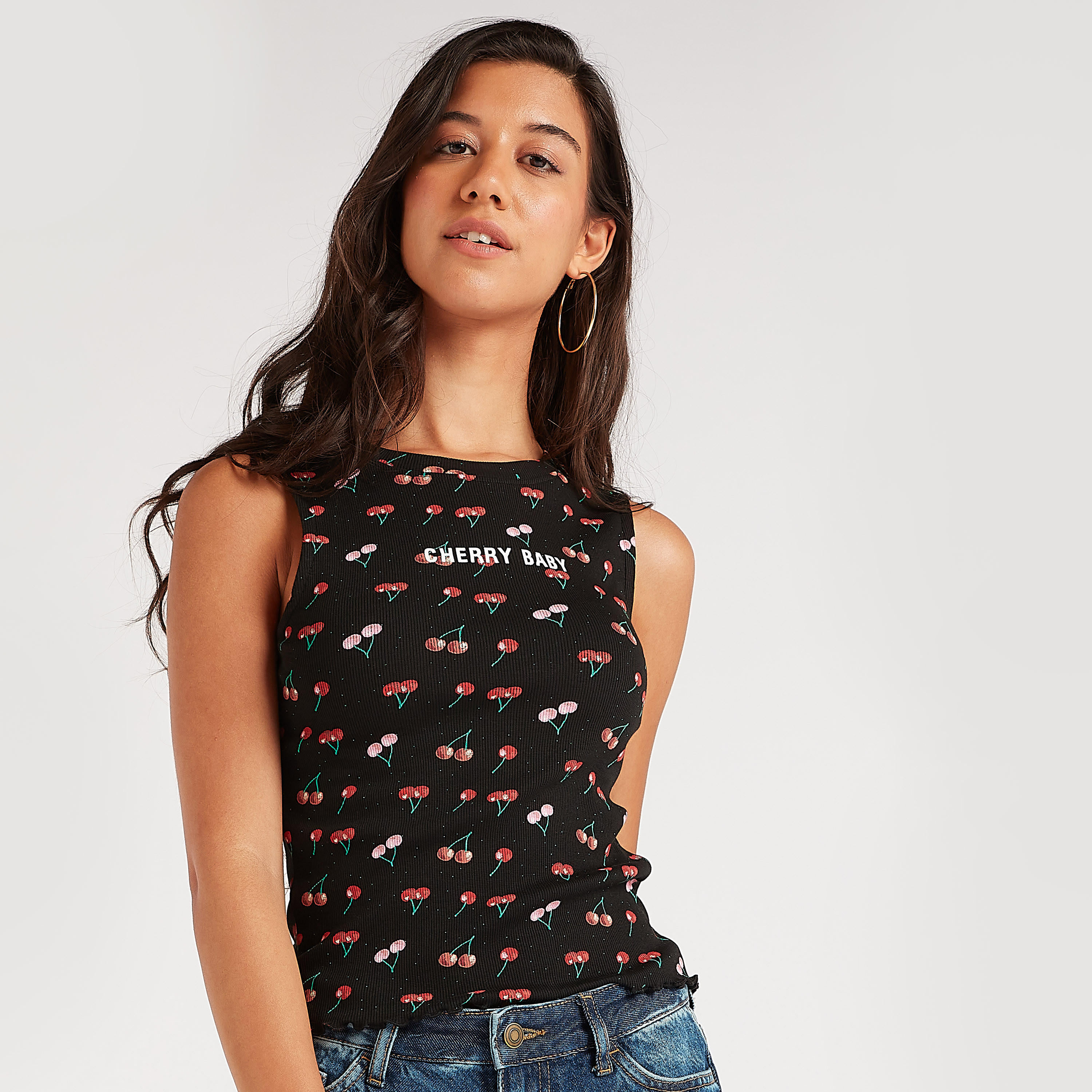 فيست بطبعات كرز وياقة ضيّقة-women-clothing-tshirts-image-5