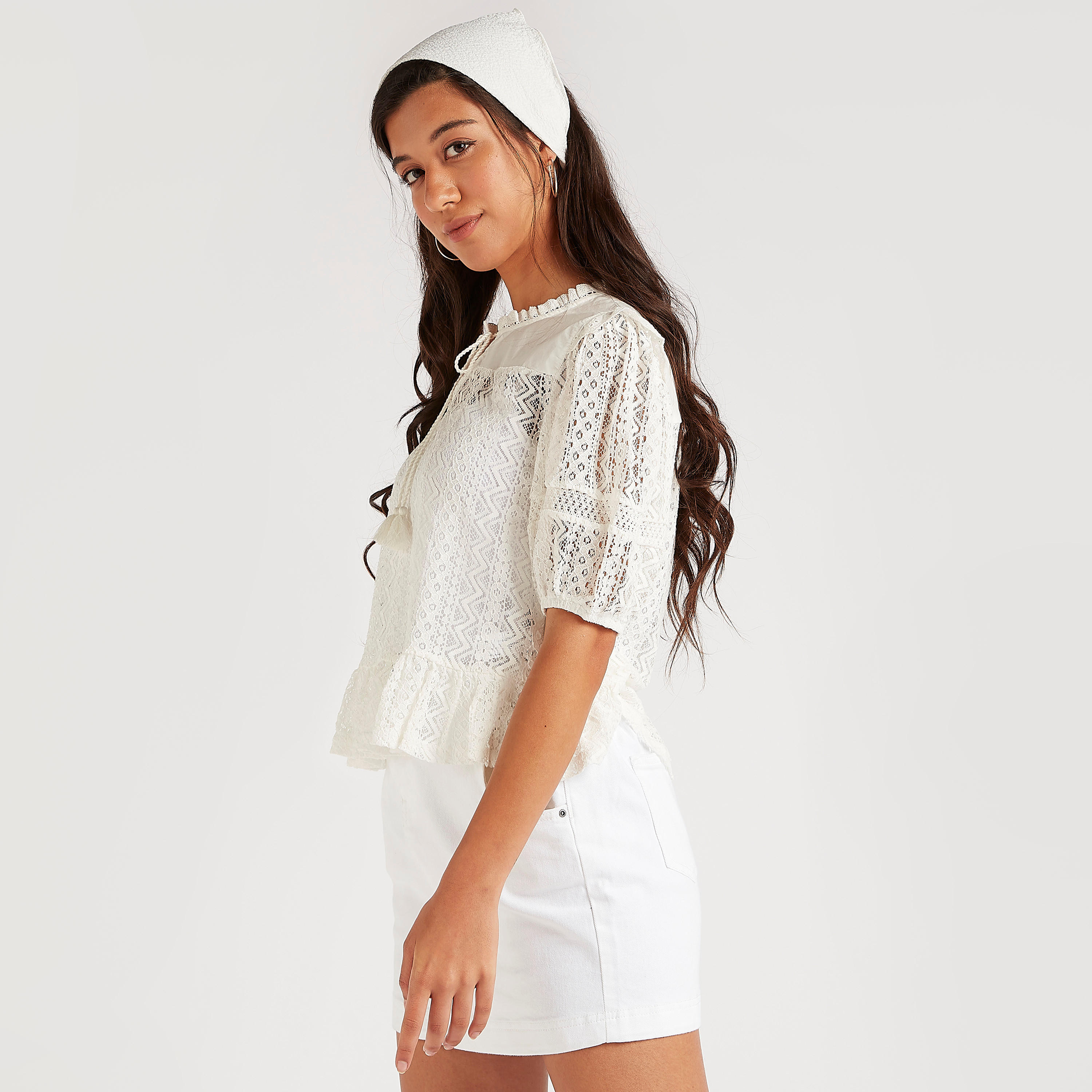 بلوزة بتفاصيل دانتيل وياقة مستديرة وأكمام قصيرة وأربطة-women-clothing-shirtsandblouses-blouses-image-5