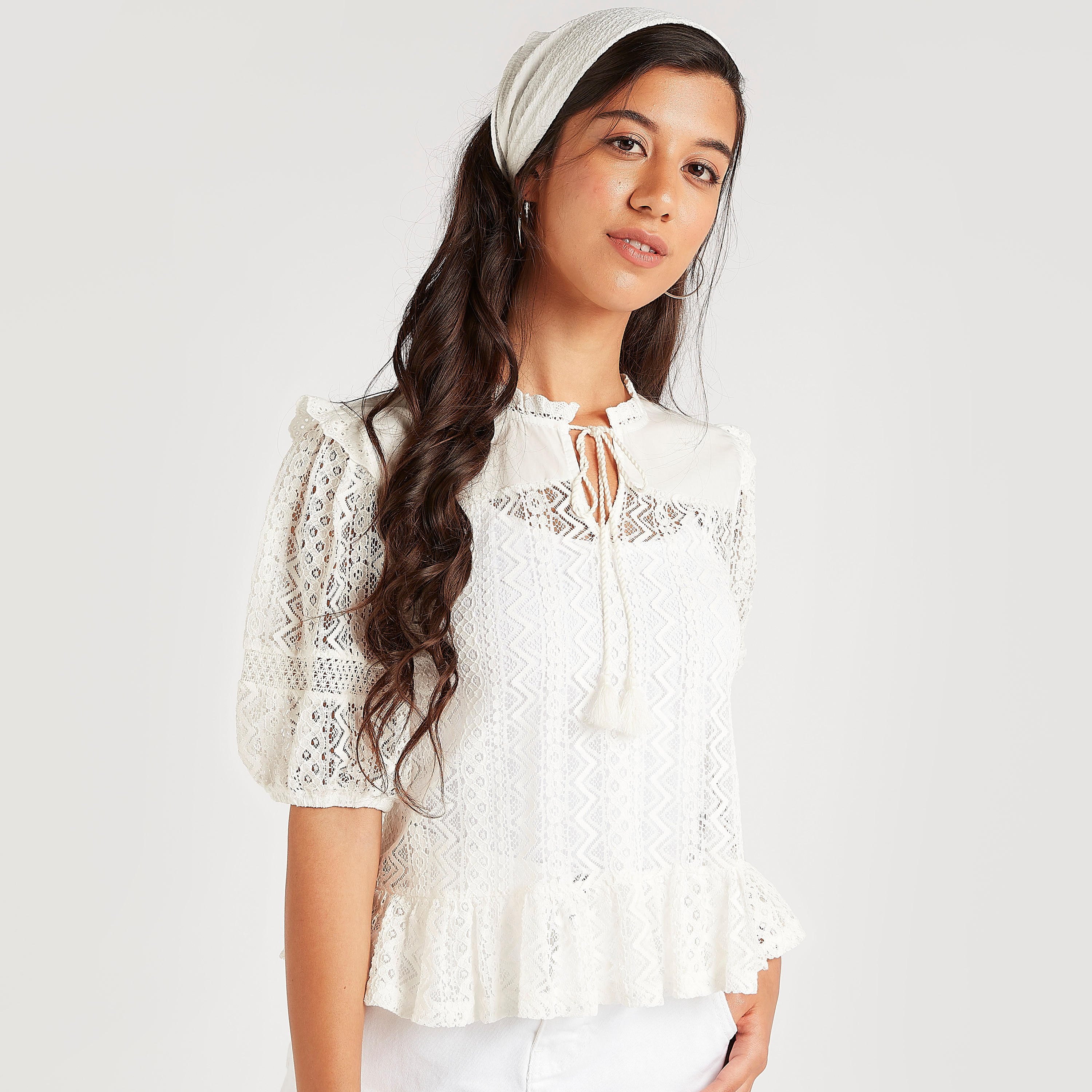 بلوزة بتفاصيل دانتيل وياقة مستديرة وأكمام قصيرة وأربطة-women-clothing-shirtsandblouses-blouses-image-6