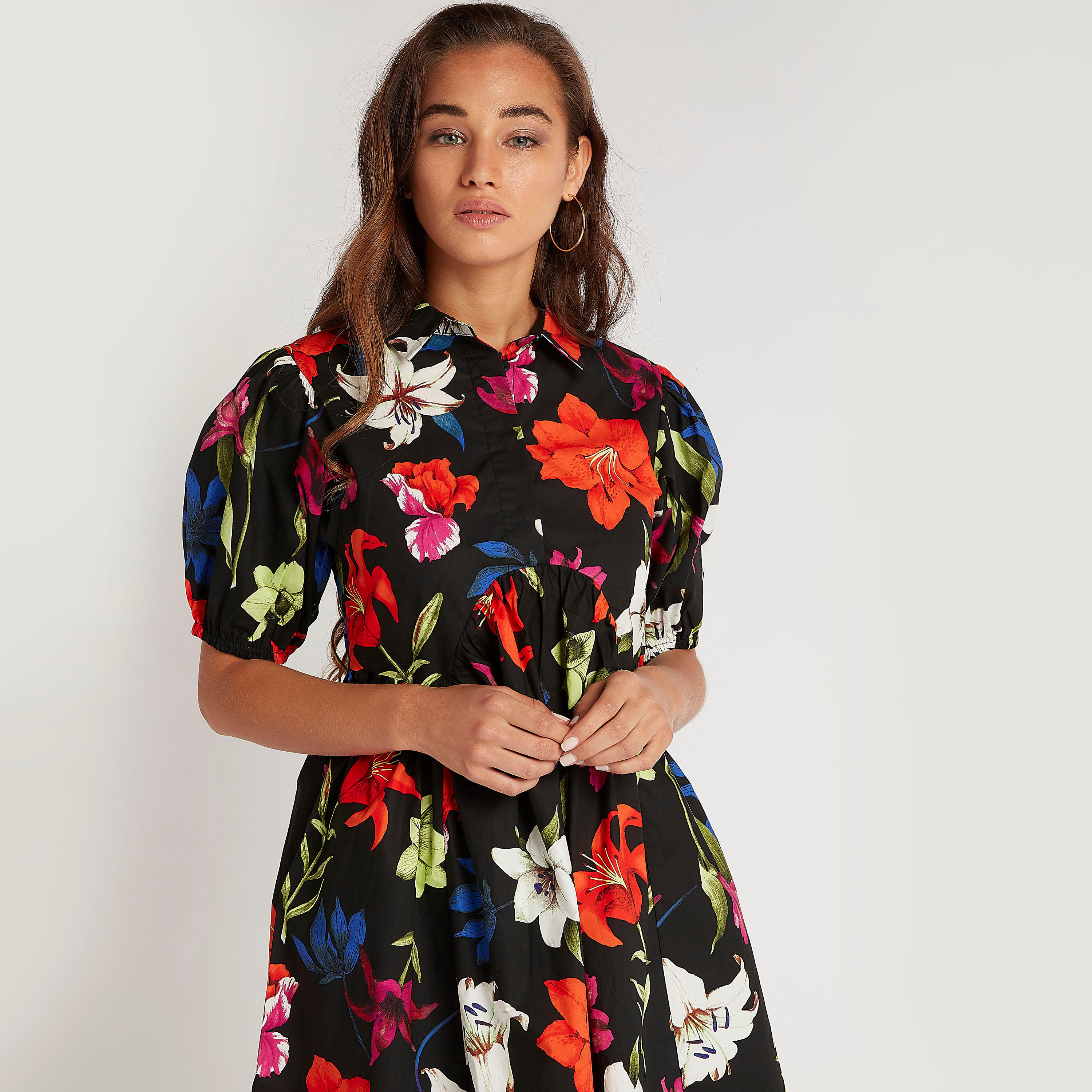 فستان منسدل واسع قصير بطبعات أزهار وأكمام منفوخة-women-clothing-dresses-image-5