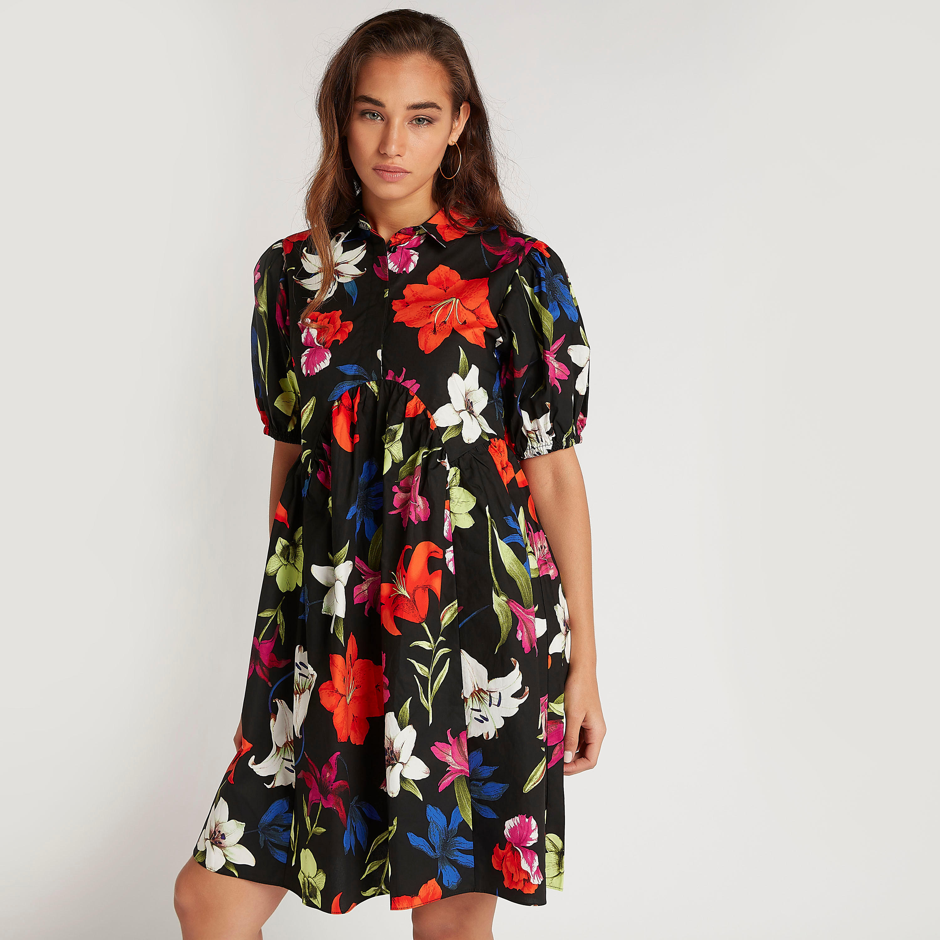 فستان منسدل واسع قصير بطبعات أزهار وأكمام منفوخة-women-clothing-dresses-image-7