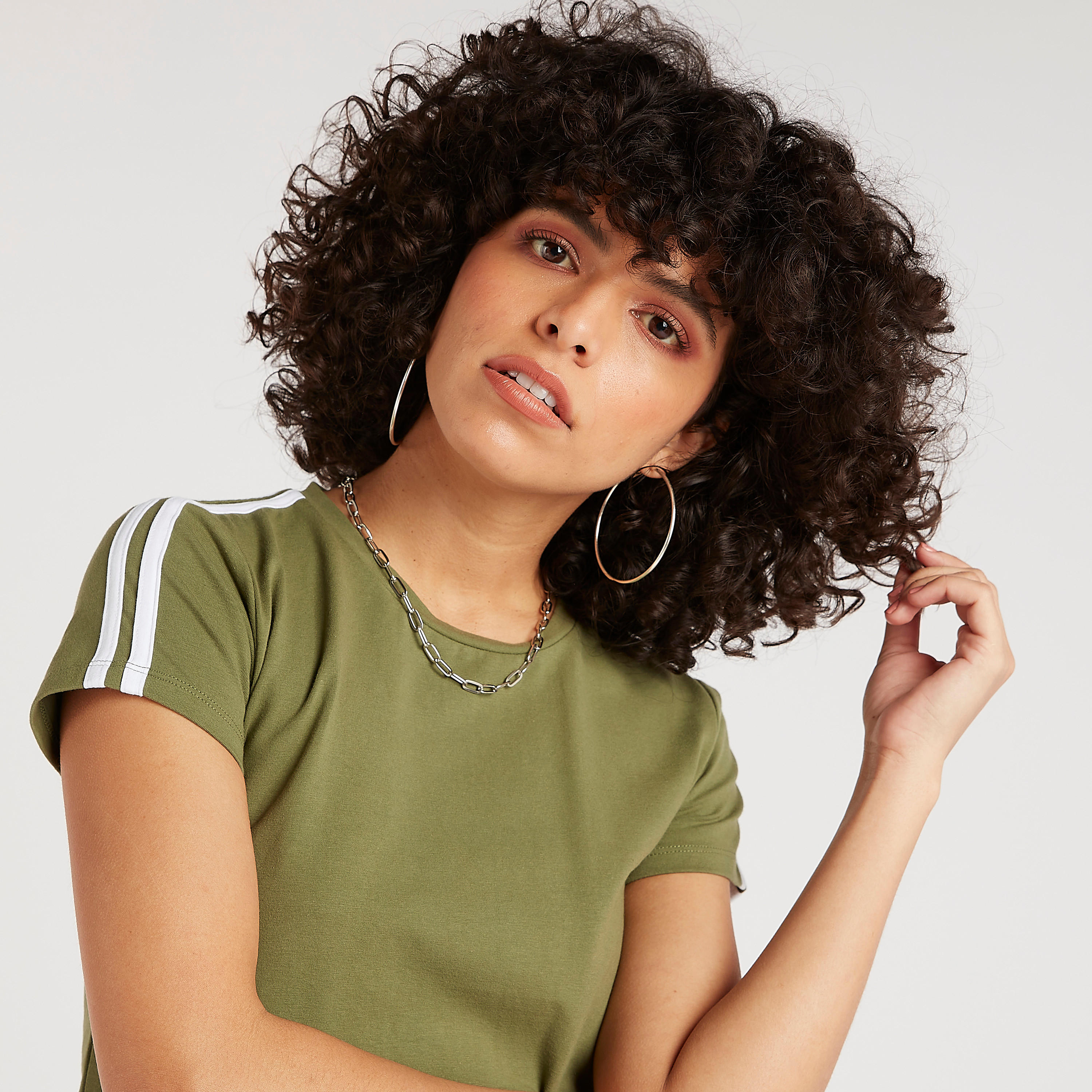 تيشيرت سادة بياقة ضيّقة وأكمام قصيرة مخططة-women-clothing-tshirts-image-3