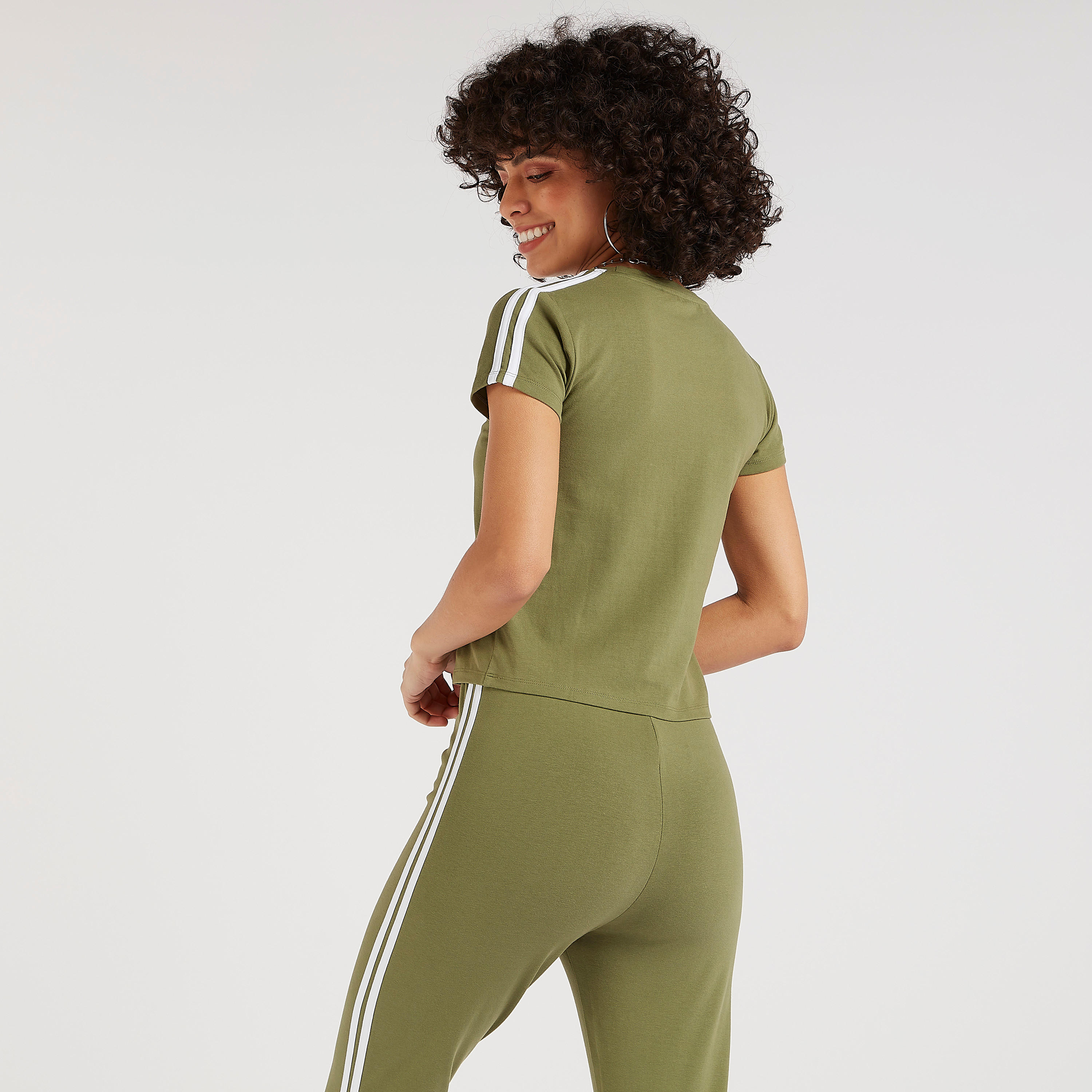 تيشيرت سادة بياقة ضيّقة وأكمام قصيرة مخططة-women-clothing-tshirts-image-4