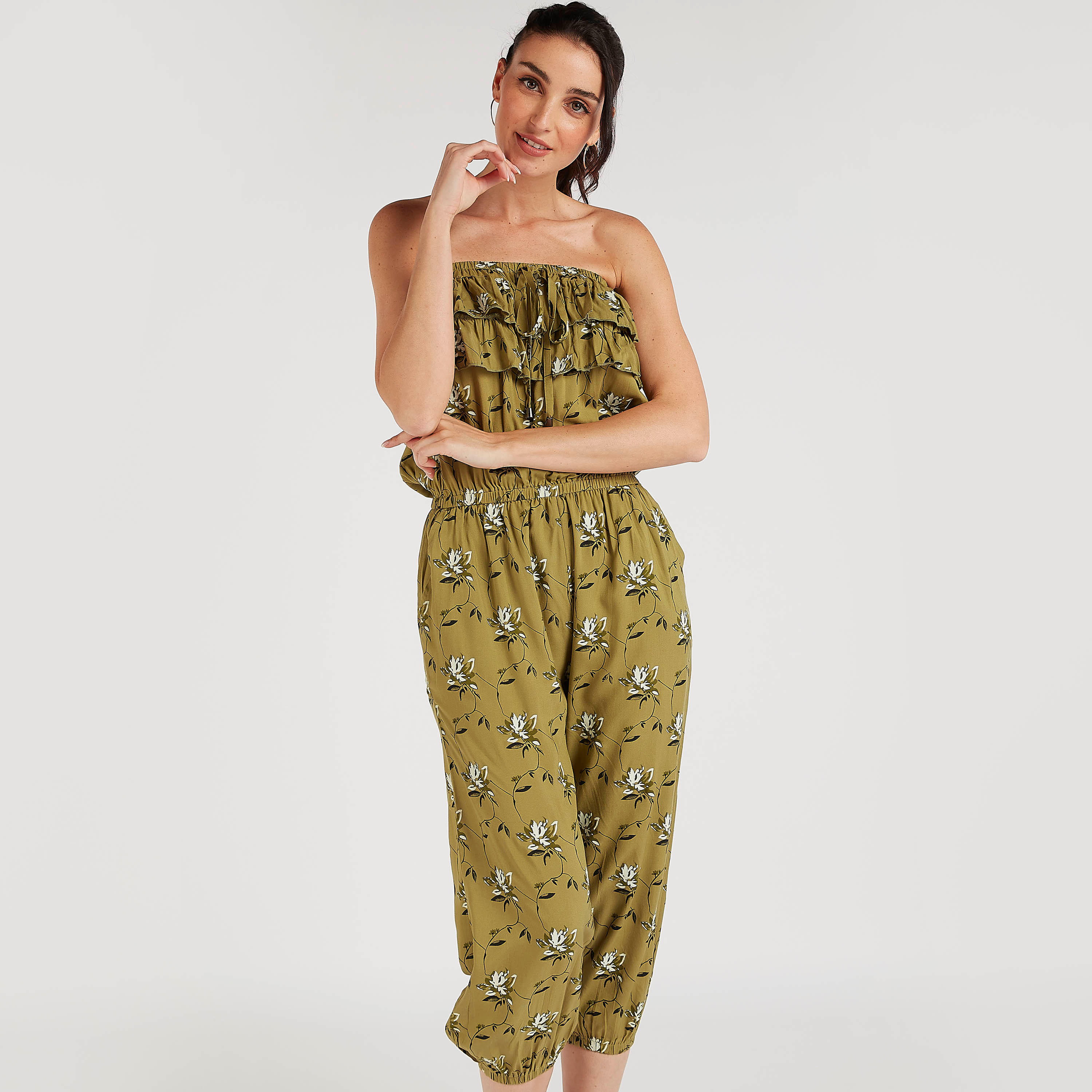 جمبسوت دون حزام بكشكشة وتصميم أزهار وجيوب-women-clothing-jumpsuits-image-4