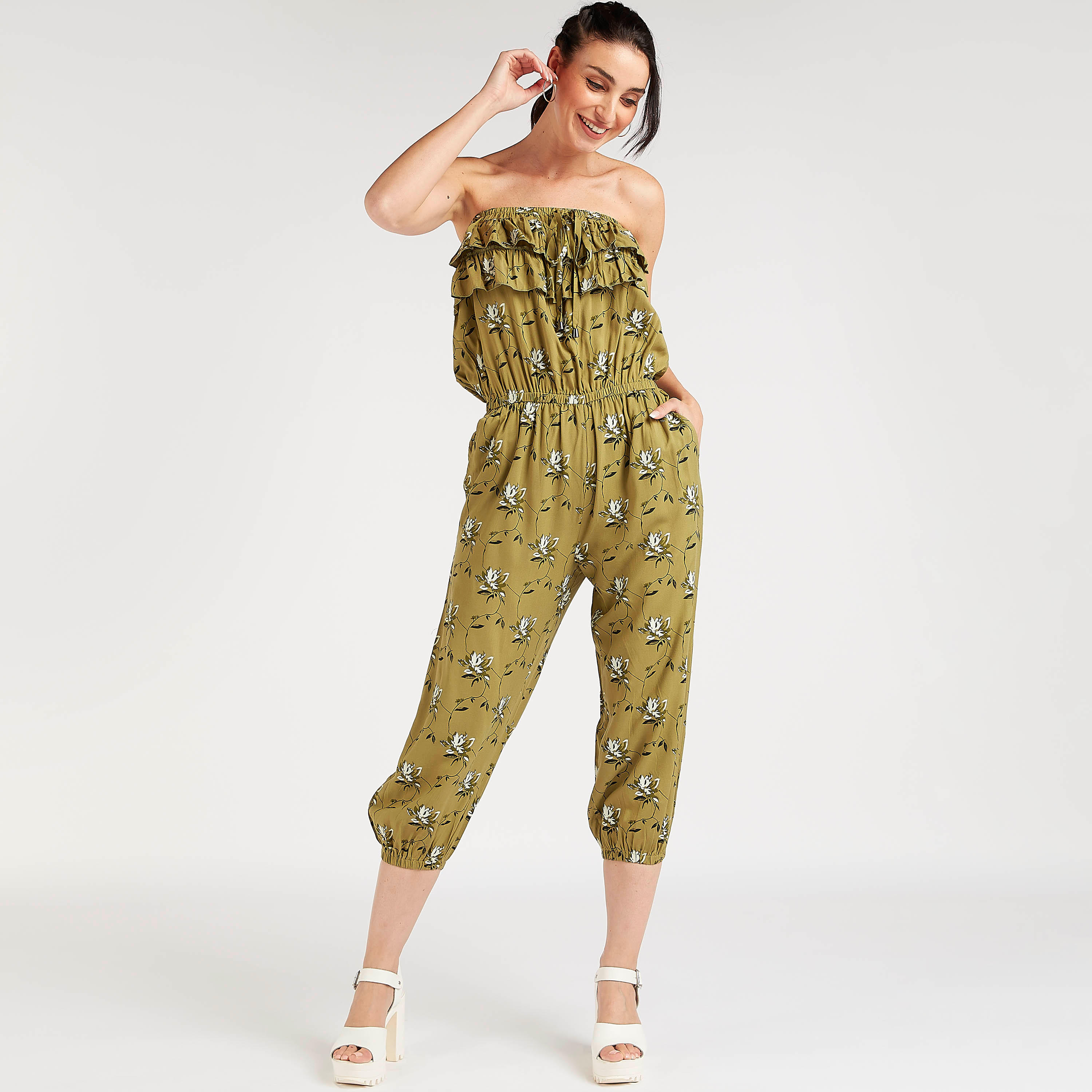 جمبسوت دون حزام بكشكشة وتصميم أزهار وجيوب-women-clothing-jumpsuits-image-3