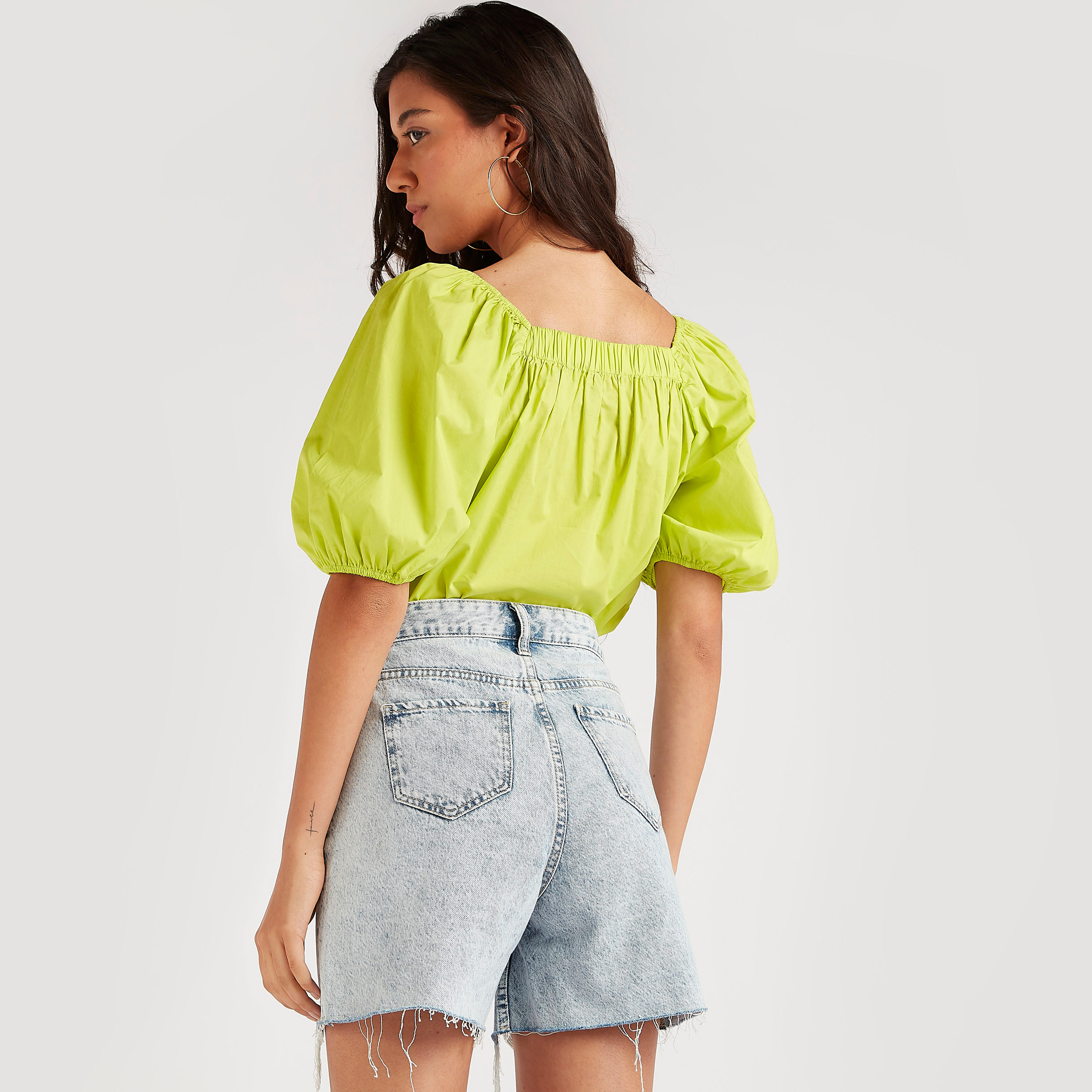 شورت دنيم ممزق بخصر متوسّط الارتفاع وجيوب-women-clothing-bottoms-shorts-image-4