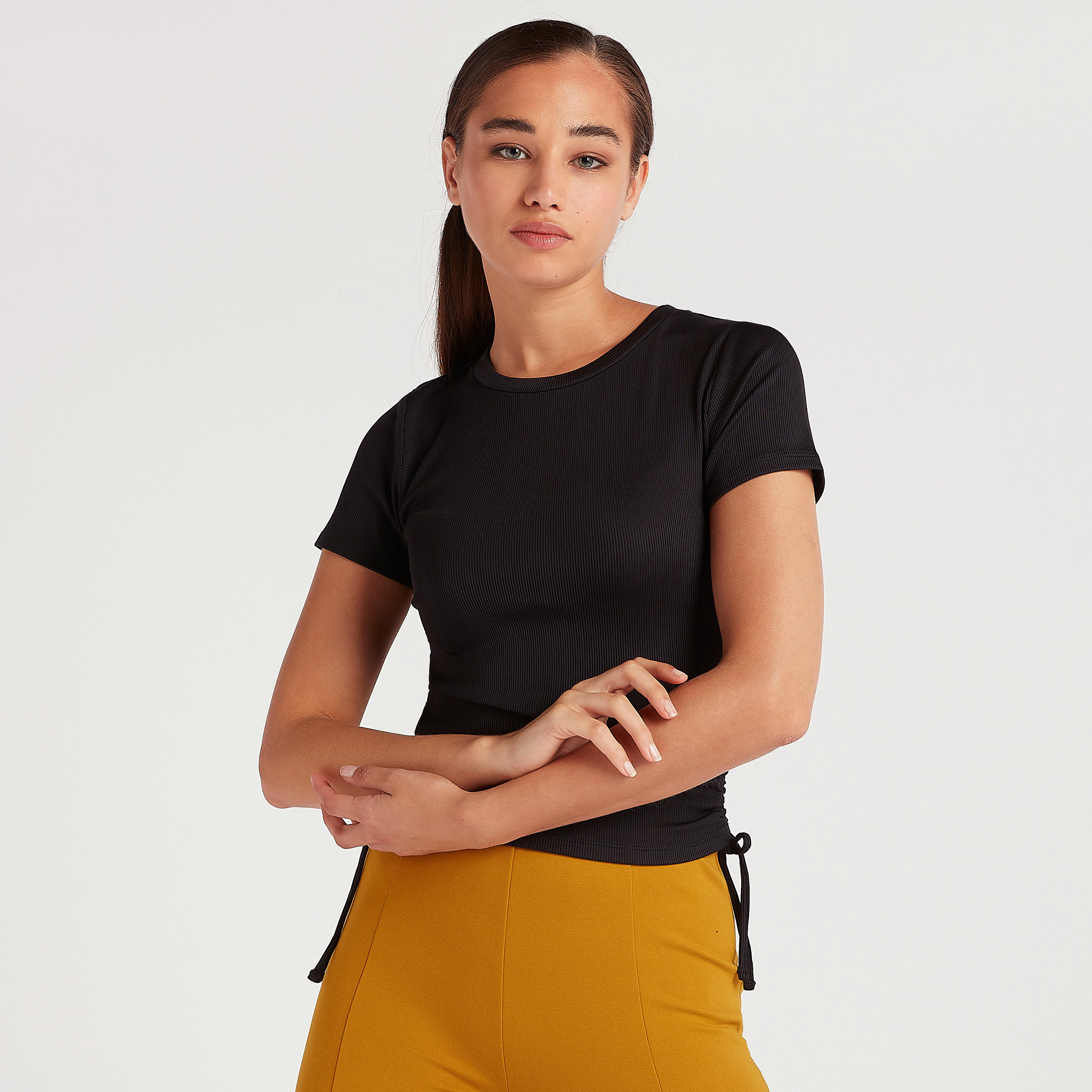 تيشيرت بارز الملمس بياقة ضيّقة وأكمام قصيرة وتفاصيل رباط-women-clothing-tshirts-image-1