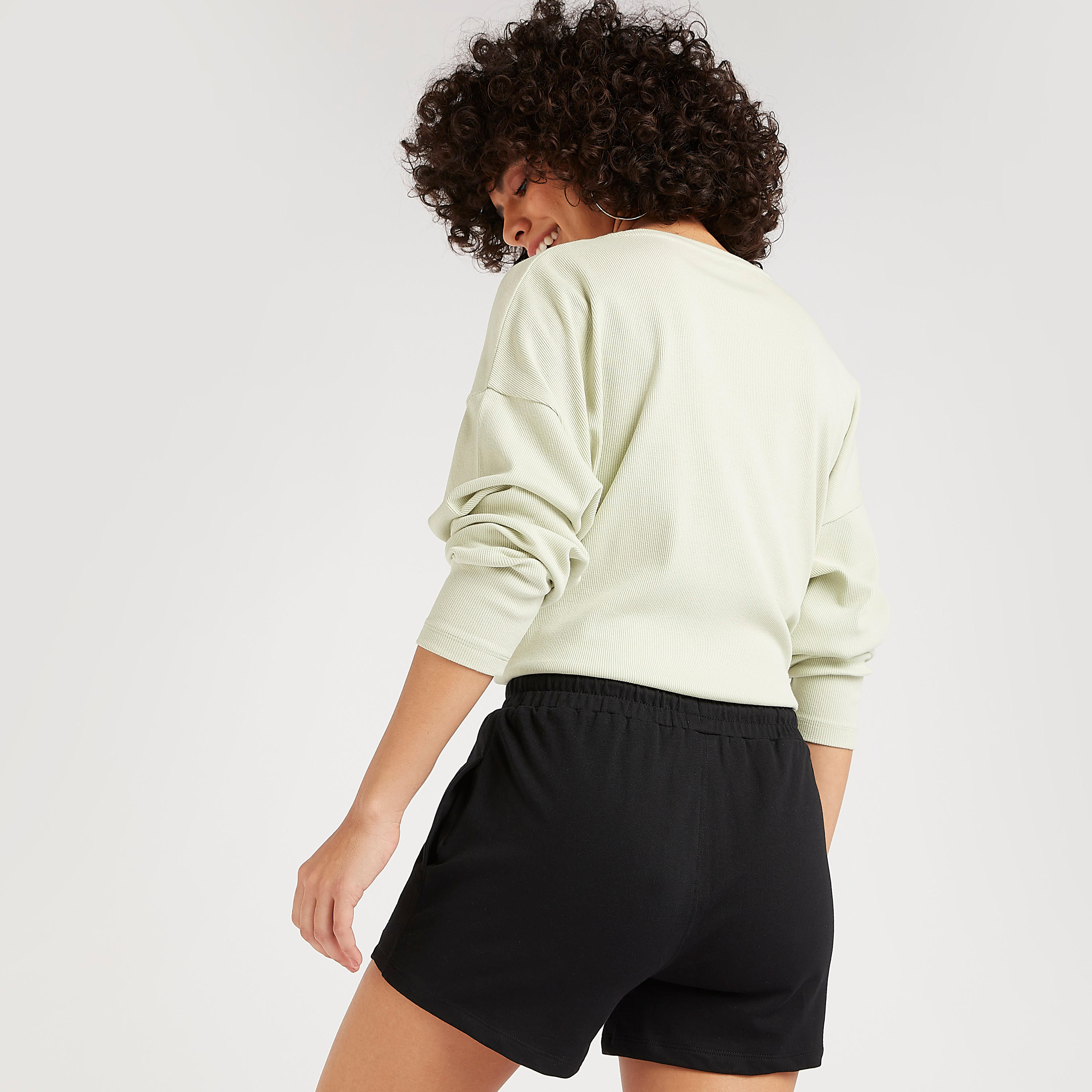 شورت مطرز برباط إغلاق وخصر متوسّط الارتفاع-women-clothing-bottoms-shorts-image-2
