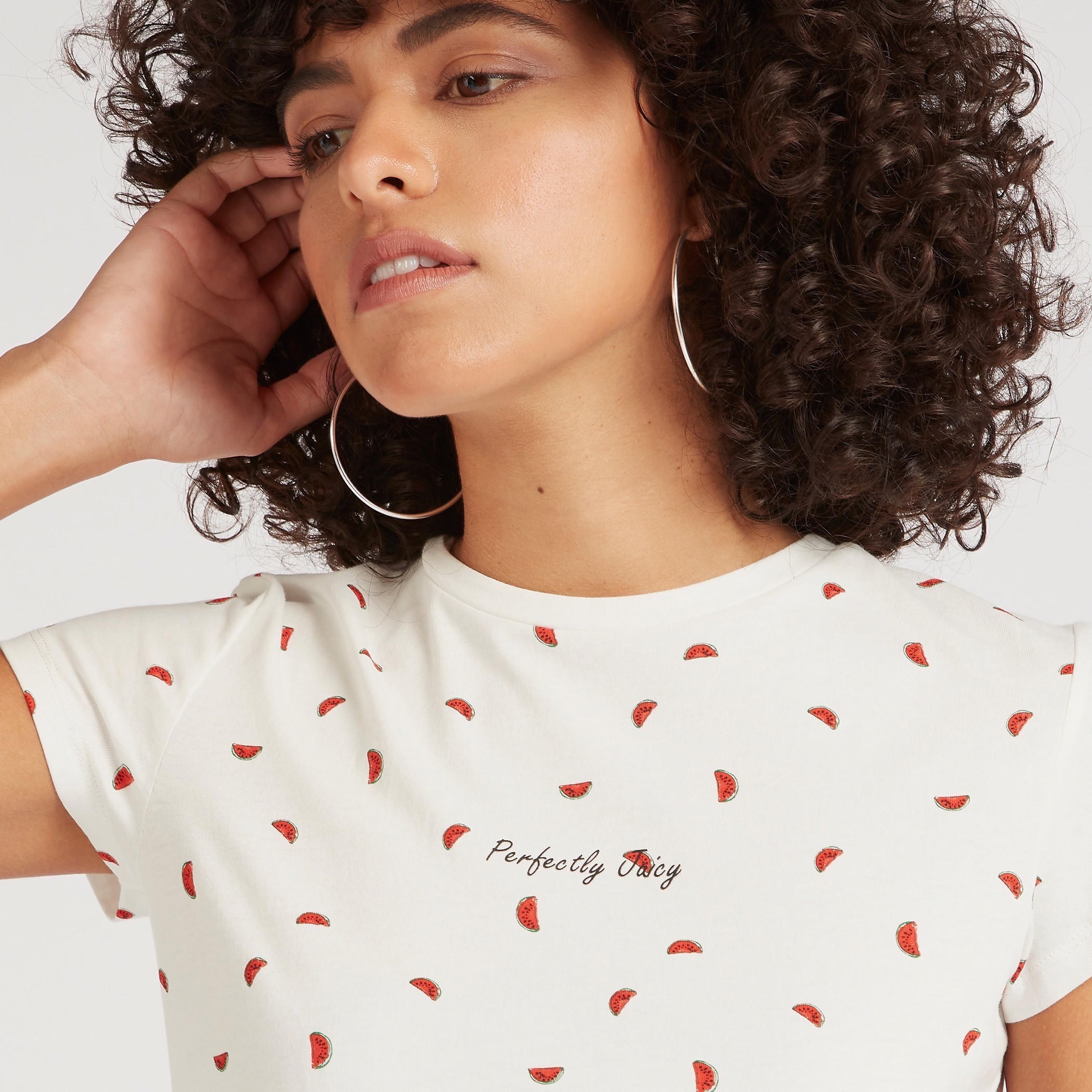 تيشيرت بياقة ضيّقة وأكمام كاب وطَبعات-women-clothing-tshirts-image-3