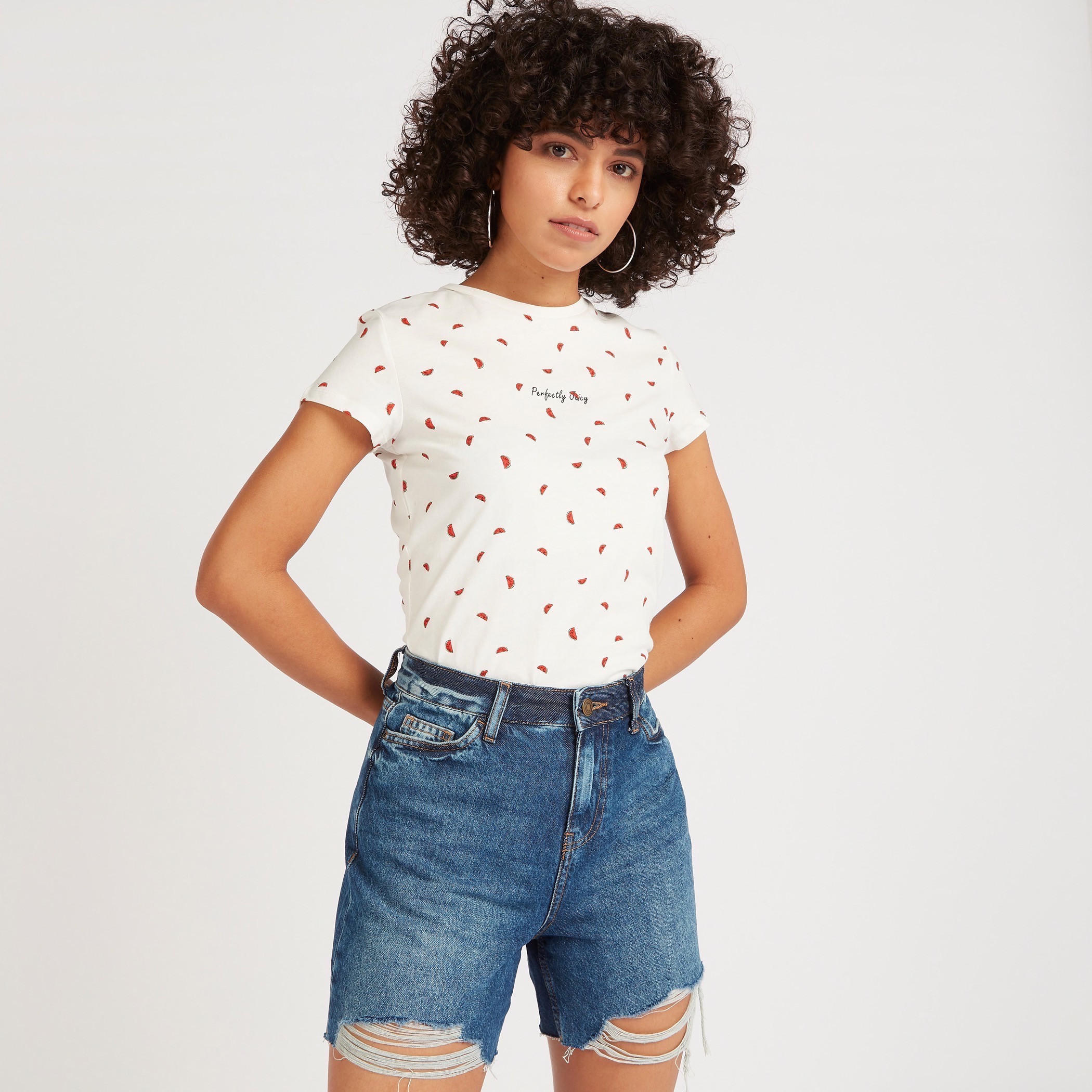 تيشيرت بياقة ضيّقة وأكمام كاب وطَبعات-women-clothing-tshirts-image-5