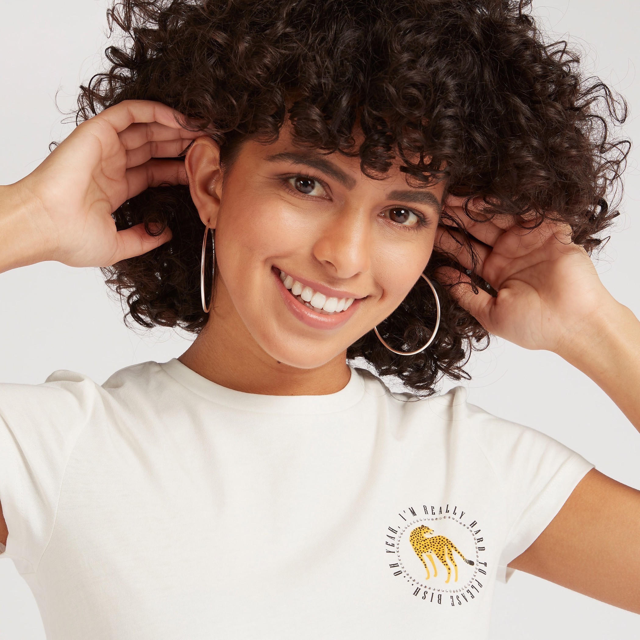 تيشيرت بياقة ضيّقة وأكمام كاب وطَبعات-women-clothing-tshirts-image-3