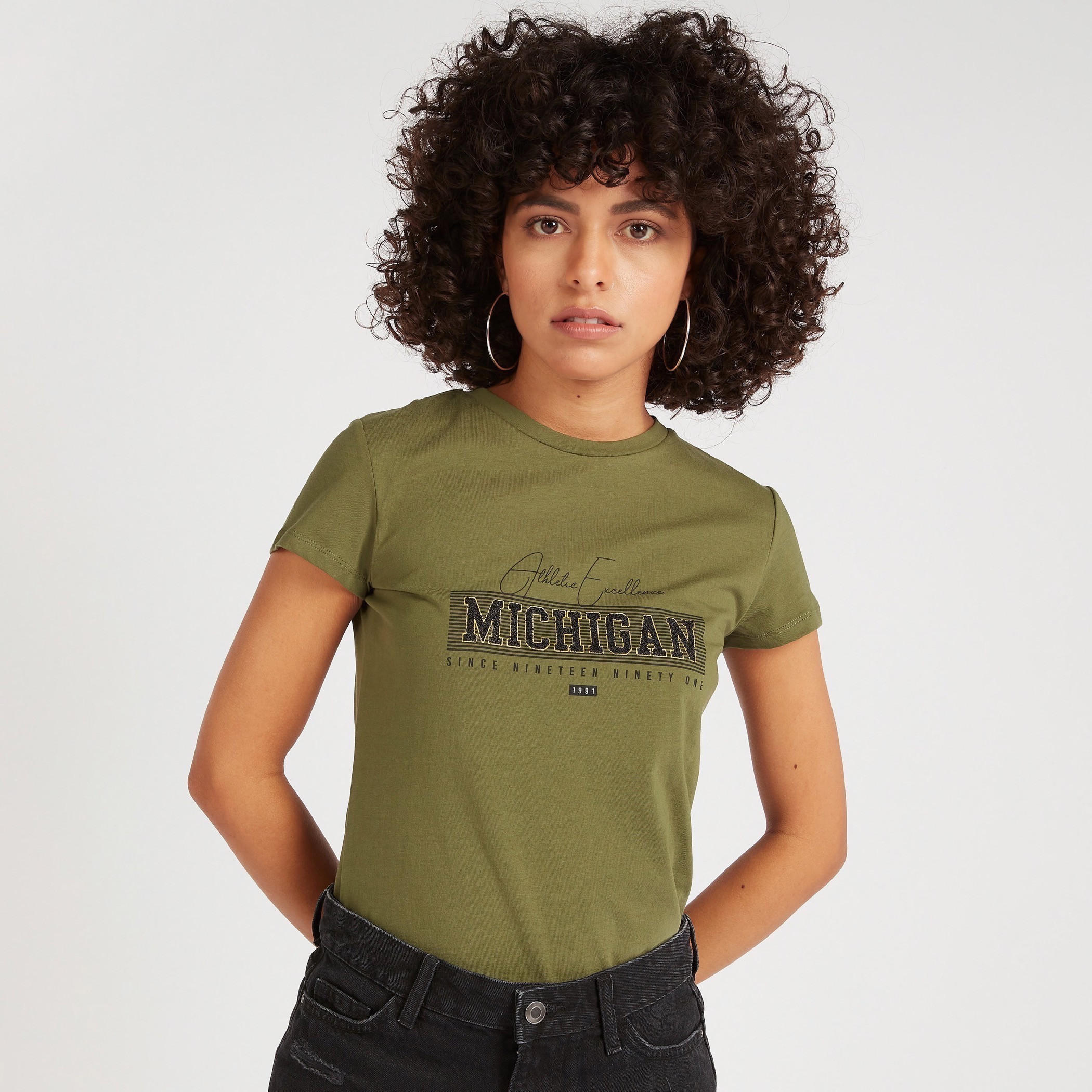 تيشيرت بياقة ضيّقة وأكمام كاب وطَبعات-women-clothing-tshirts-image-1