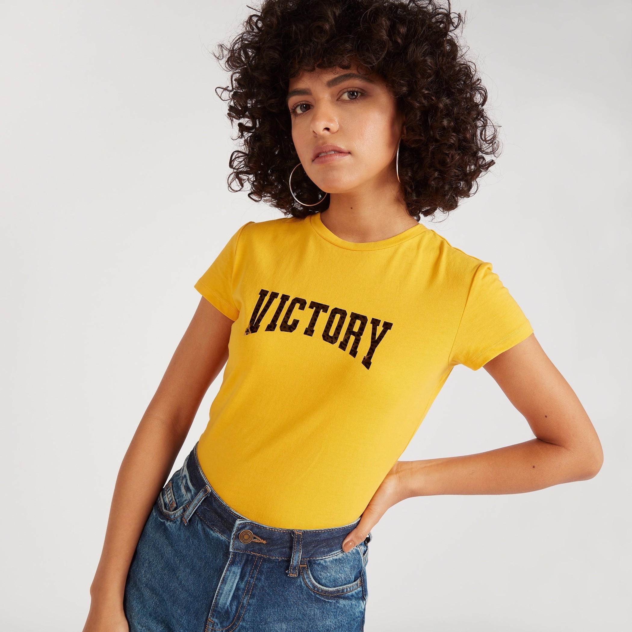 تيشيرت بياقة ضيّقة وأكمام كاب وطَبعات-women-clothing-tshirts-image-1