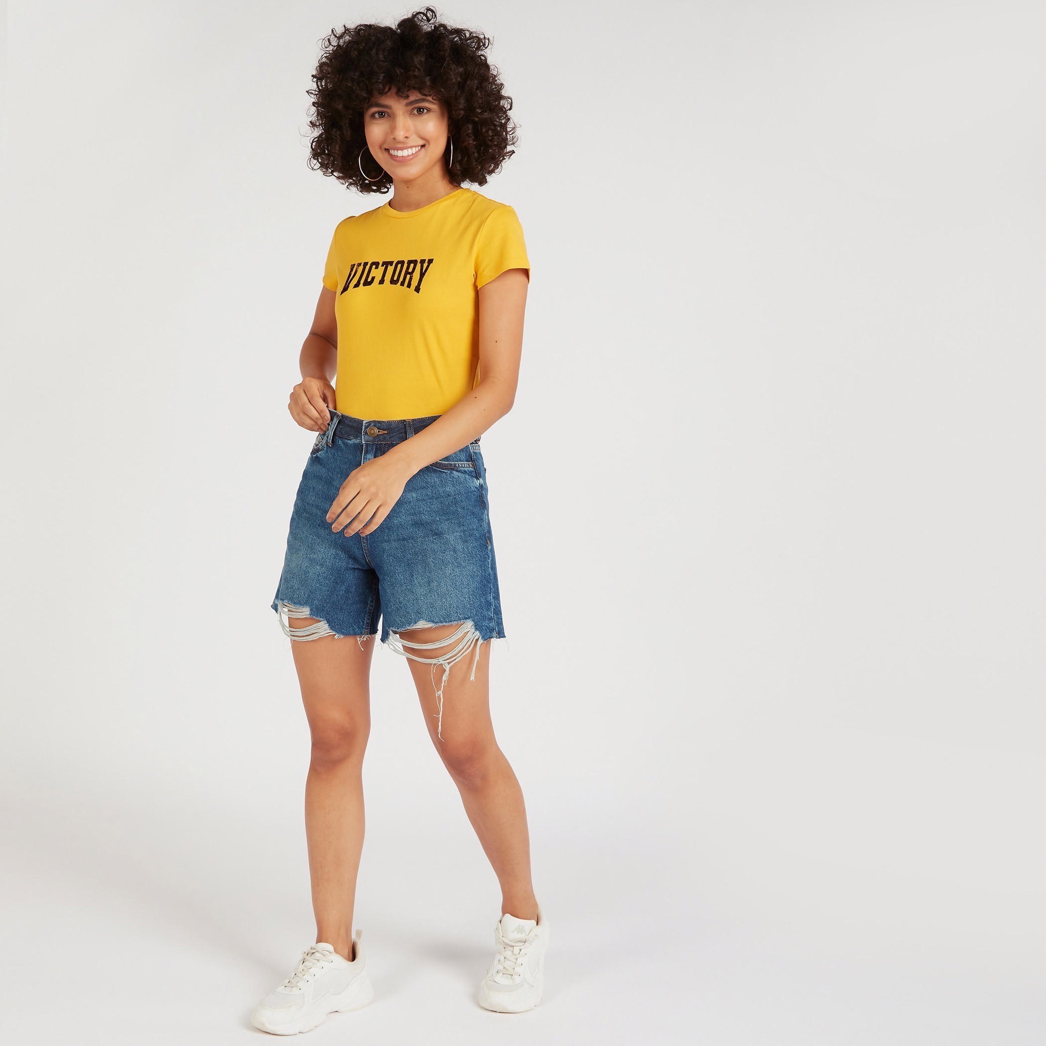 تيشيرت بياقة ضيّقة وأكمام كاب وطَبعات-women-clothing-tshirts-image-2