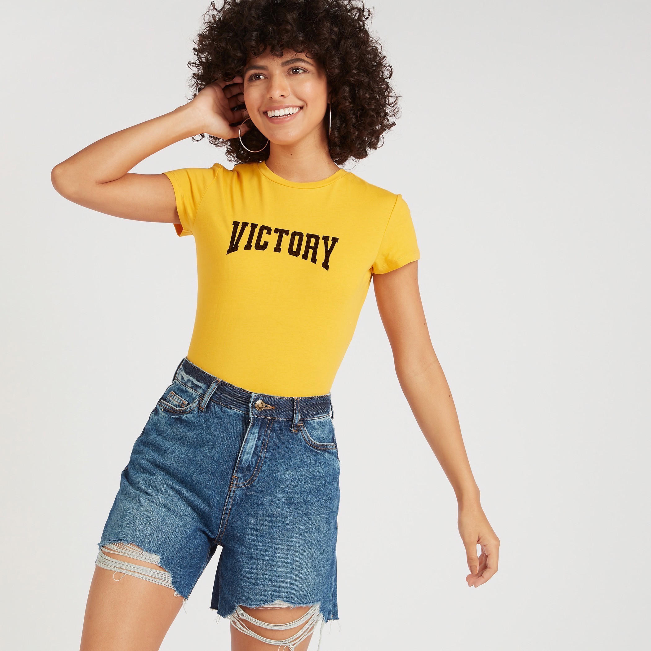 تيشيرت بياقة ضيّقة وأكمام كاب وطَبعات-women-clothing-tshirts-image-5