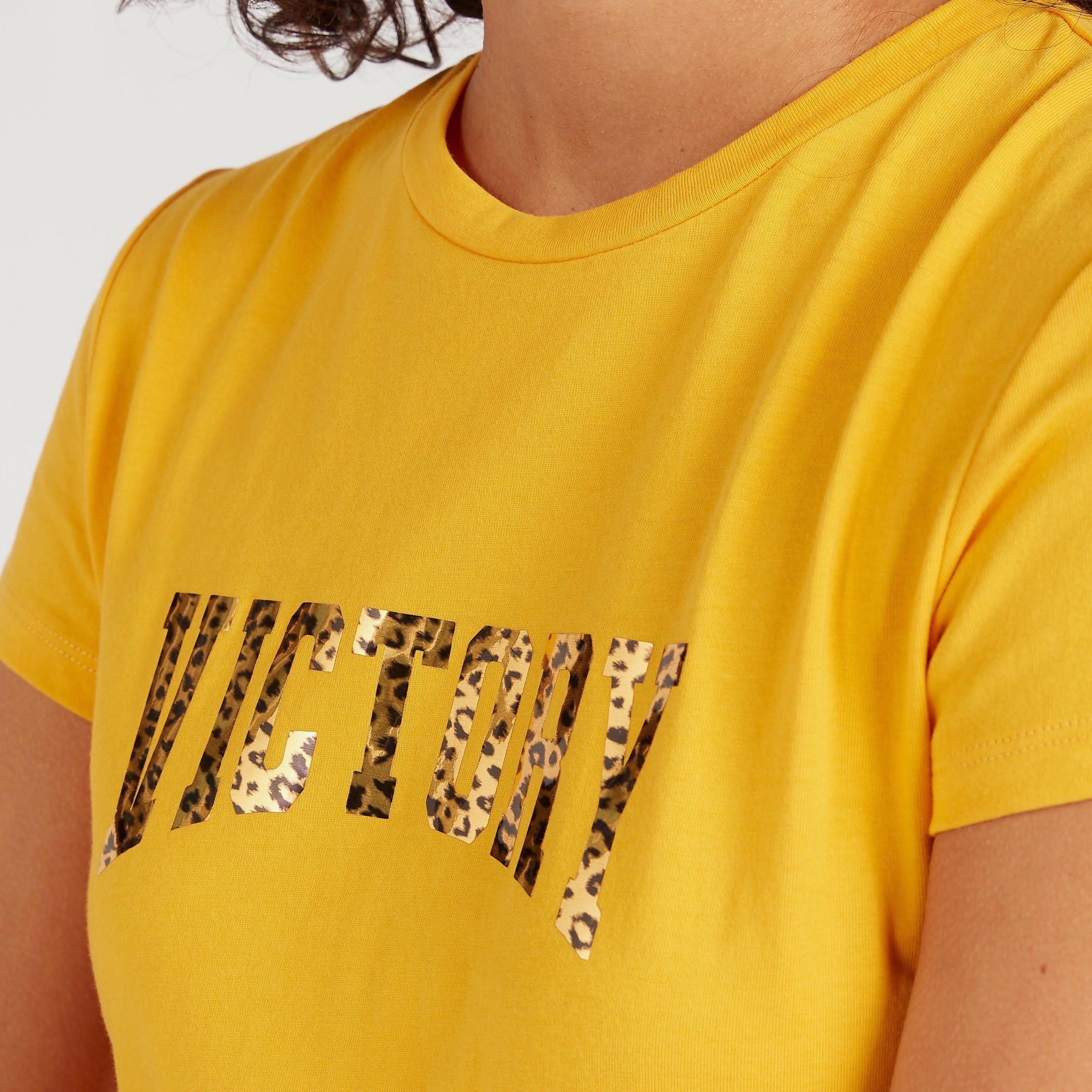 تيشيرت بياقة ضيّقة وأكمام كاب وطَبعات-women-clothing-tshirts-image-6