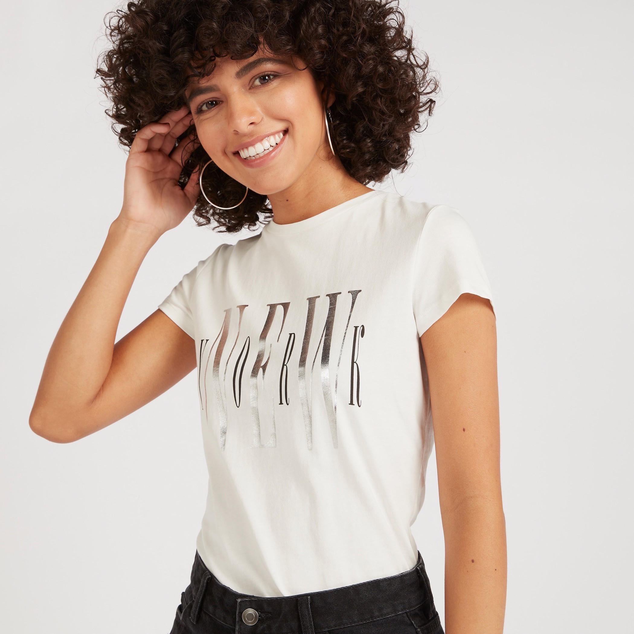 تيشيرت بياقة ضيّقة وأكمام كاب وطَبعات-women-clothing-tshirts-image-1